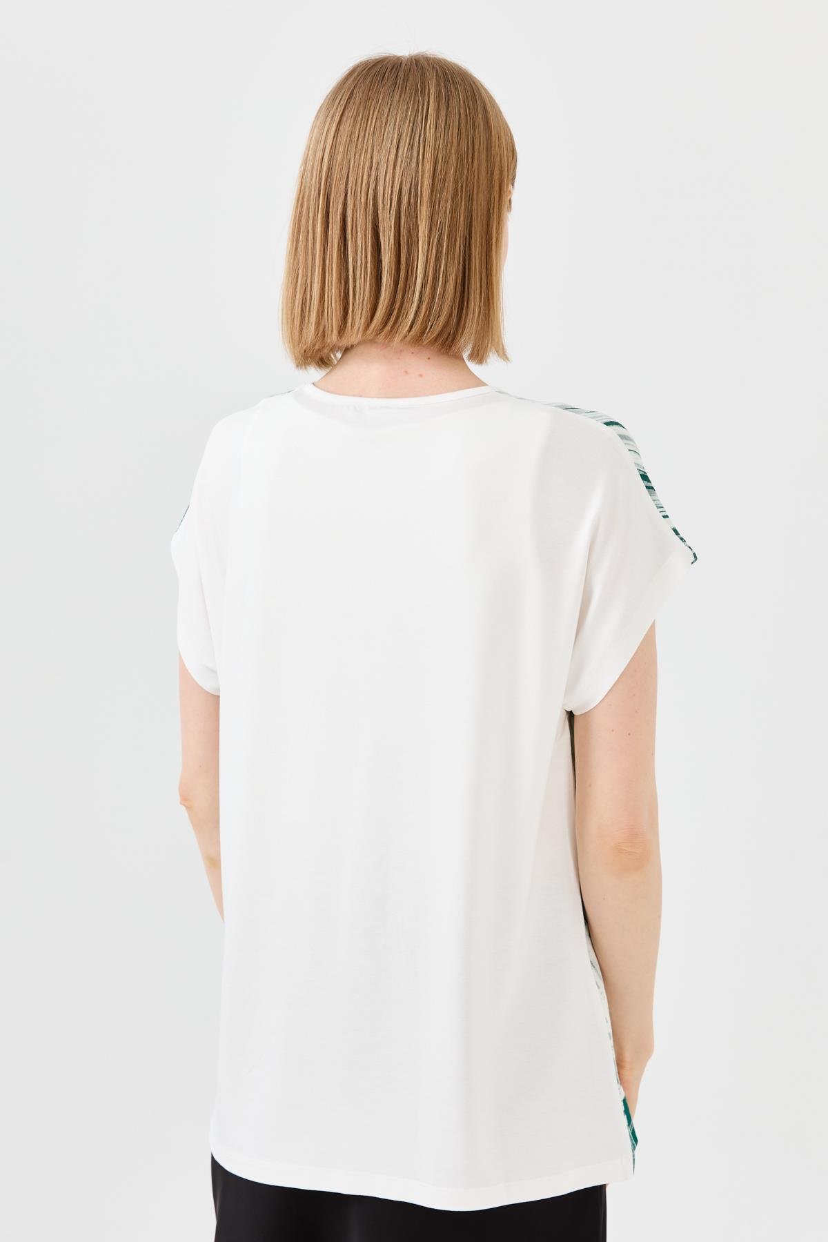 23762Kadın Sıfır Yaka Üçgen Baskılı Penye T-shirt Kemik