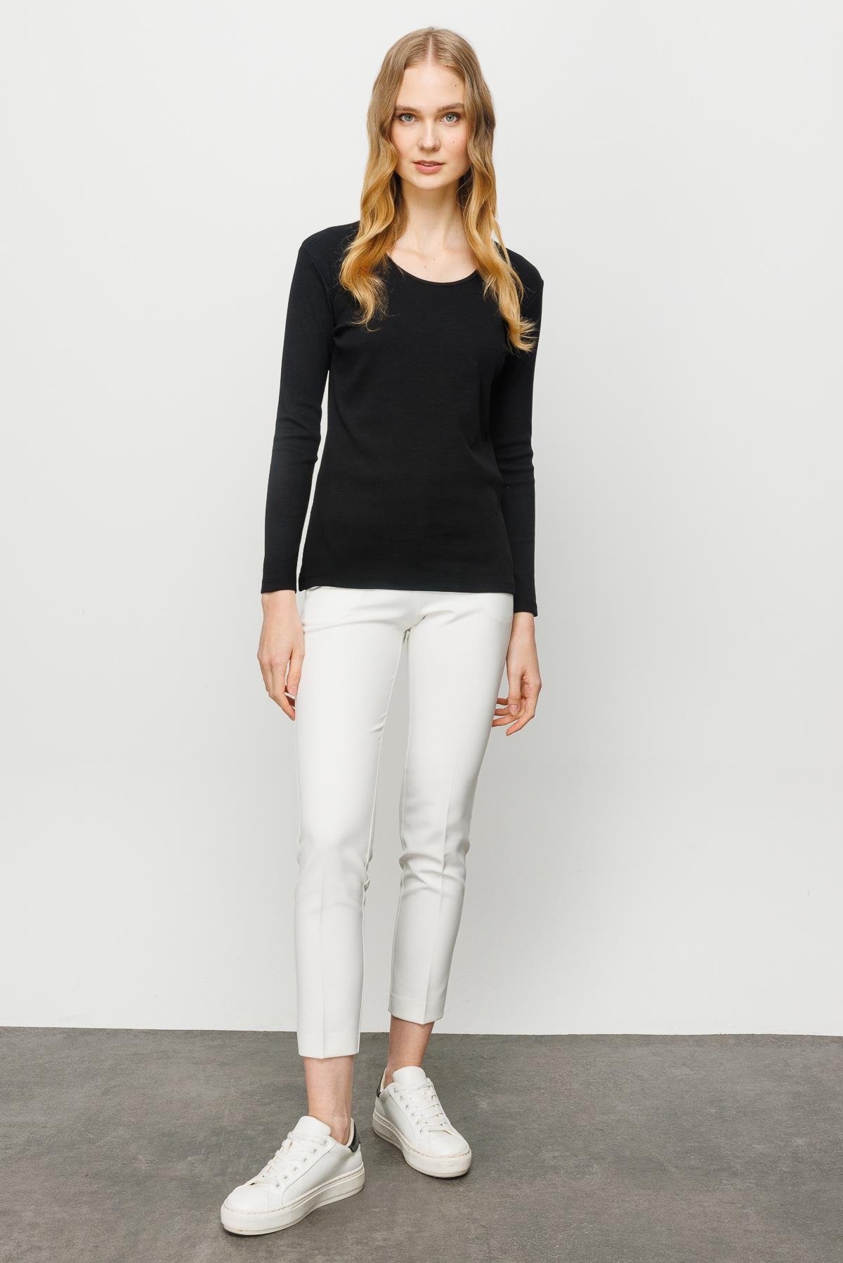 23756Kadın Sıfır Yaka Uzun Kol Basic Pamuklu Bluz Siyah