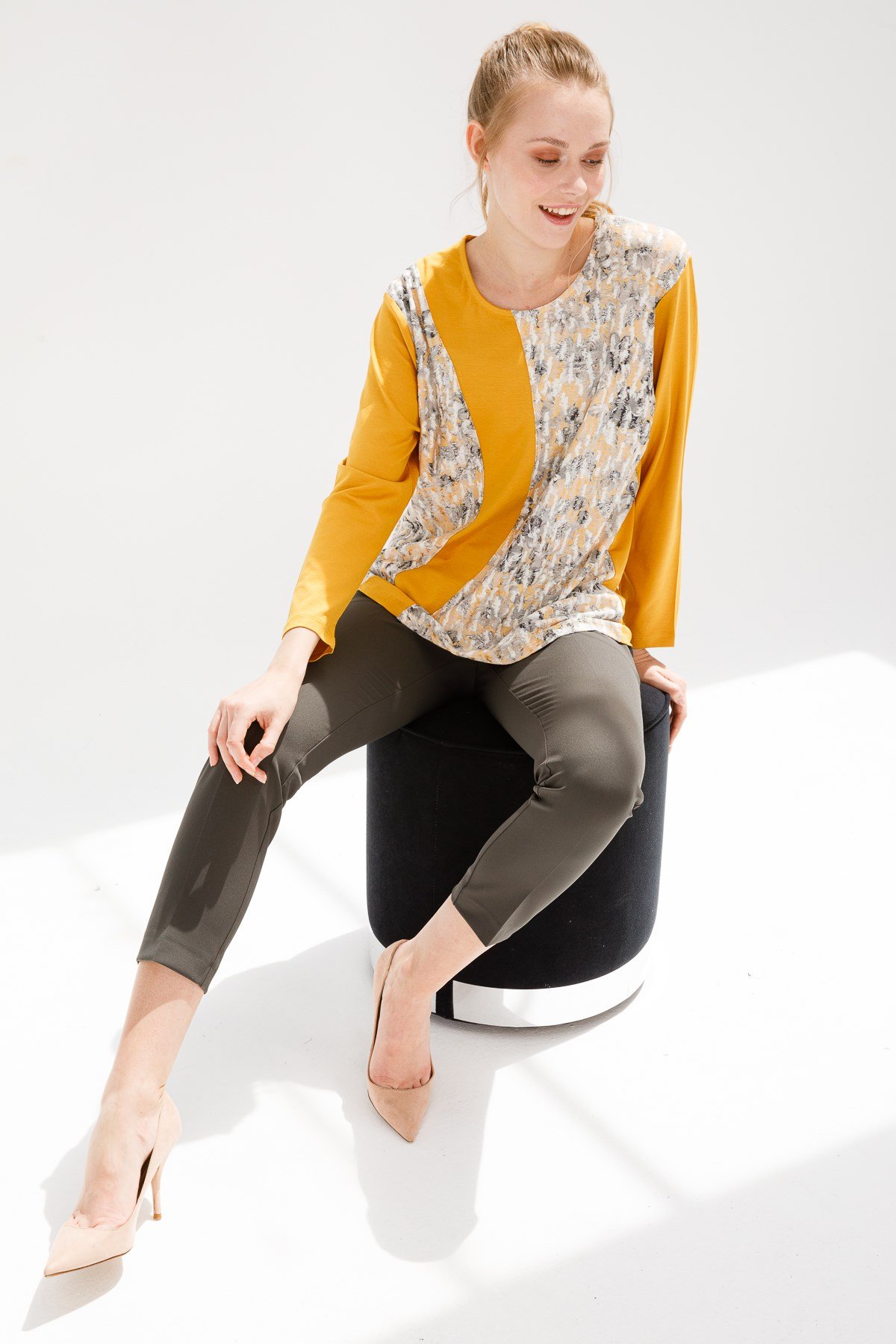 20856Kadın Sıfır Yaka Uzun Kol Çiçek Baskılı Penye Bluz K.Bal