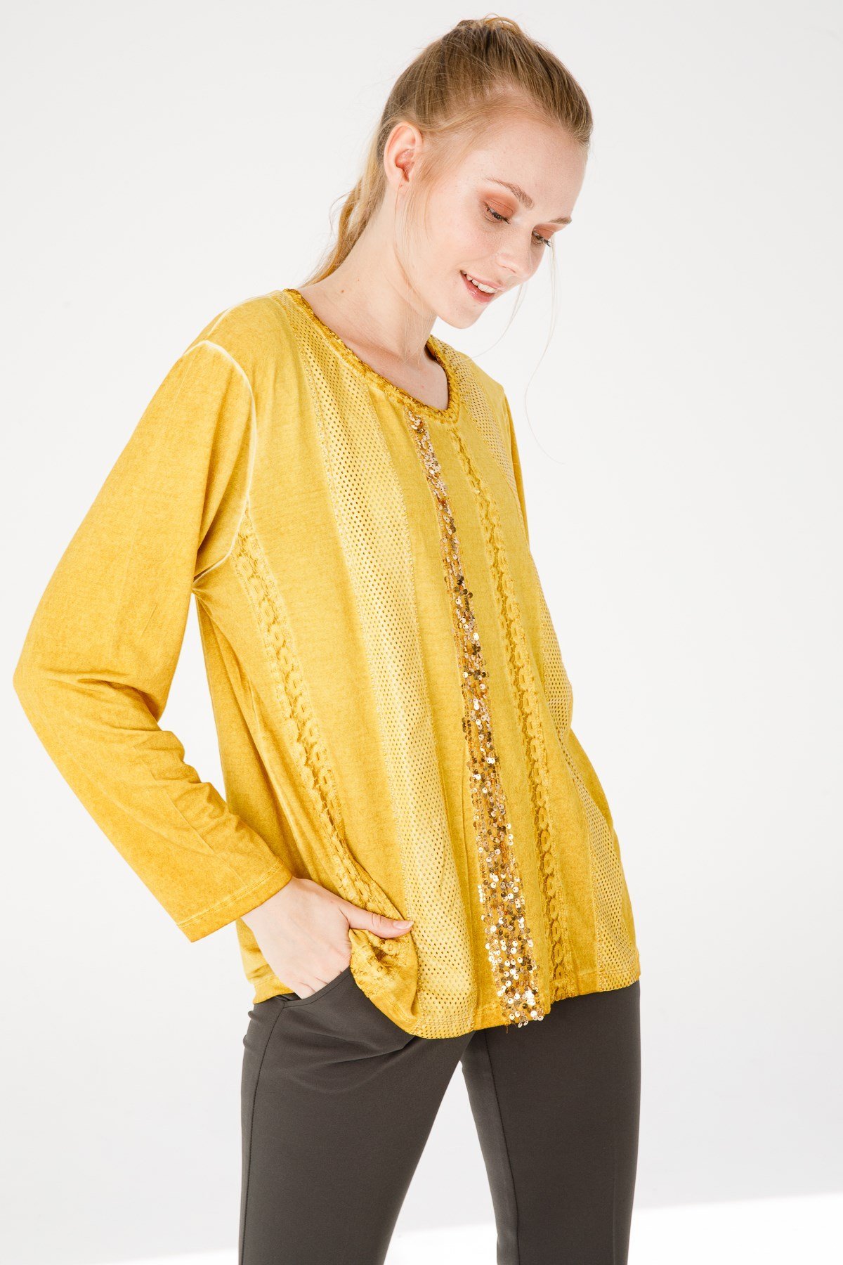 KADIN SIFIR YAKA UZUN KOL DERİ İŞLEMELİ PENYE BLUZ BAL