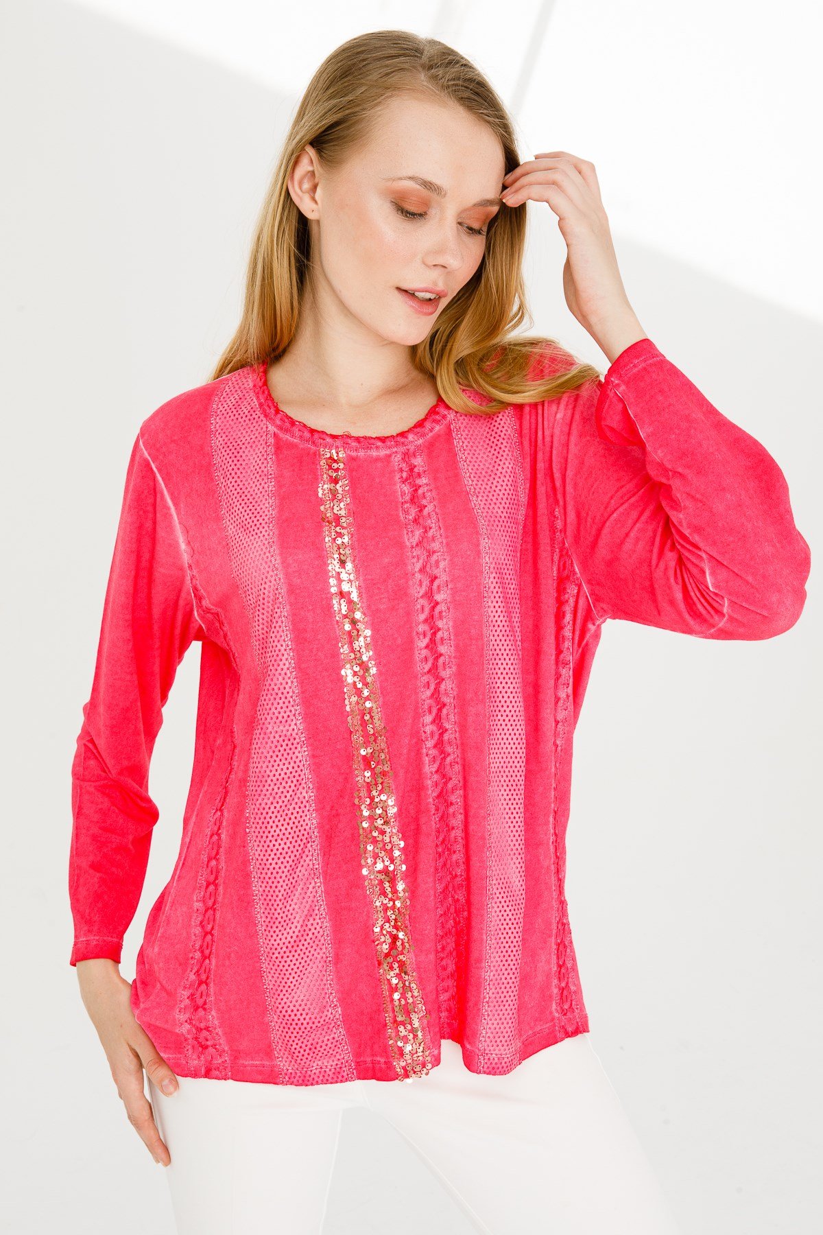 KADIN SIFIR YAKA UZUN KOL DERİ İŞLEMELİ PENYE BLUZ FUŞYA