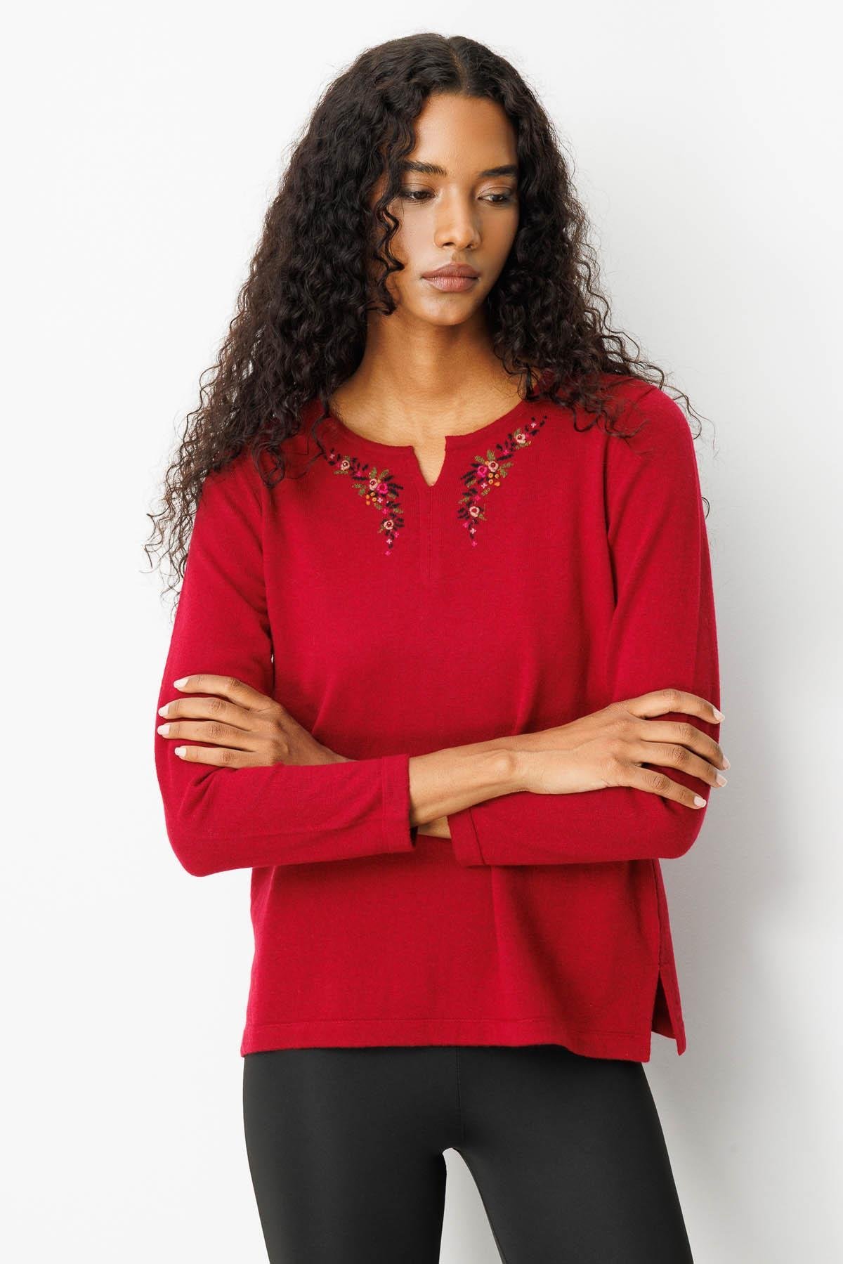 25036Kadın Sıfır Yaka Yaka Kenarı İşlemeli Yün Bluz V.Çürüğü