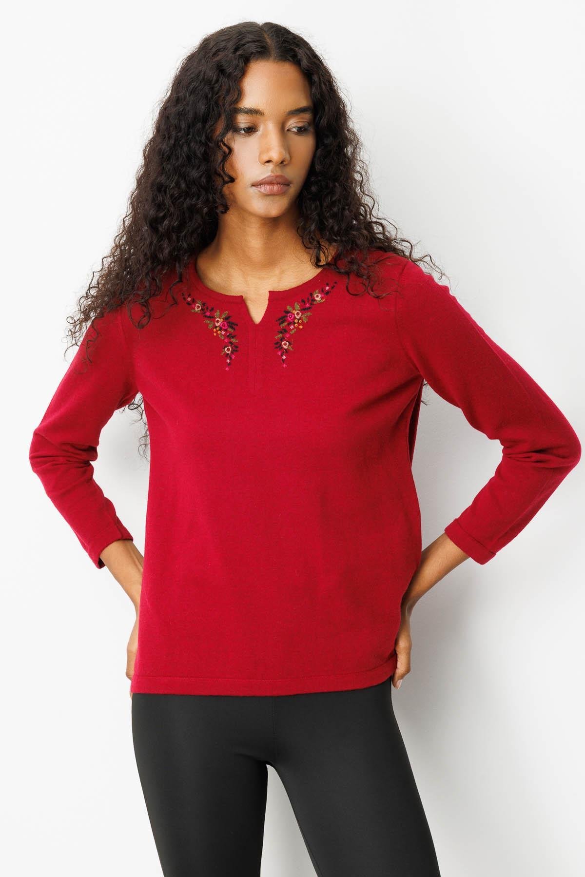 25036Kadın Sıfır Yaka Yaka Kenarı İşlemeli Yün Bluz V.Çürüğü