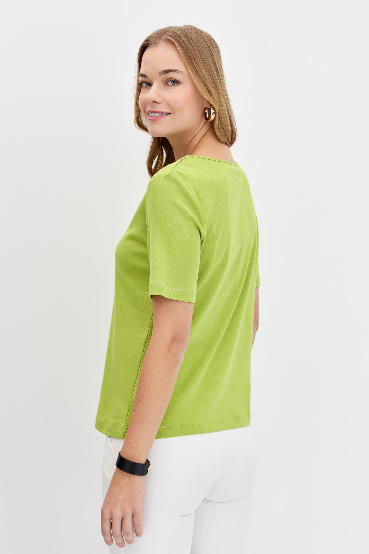 KMY24005Kadın Sıfır Yaka Yakası Nakışlı Pamuklu Tshirt F.Yeşili