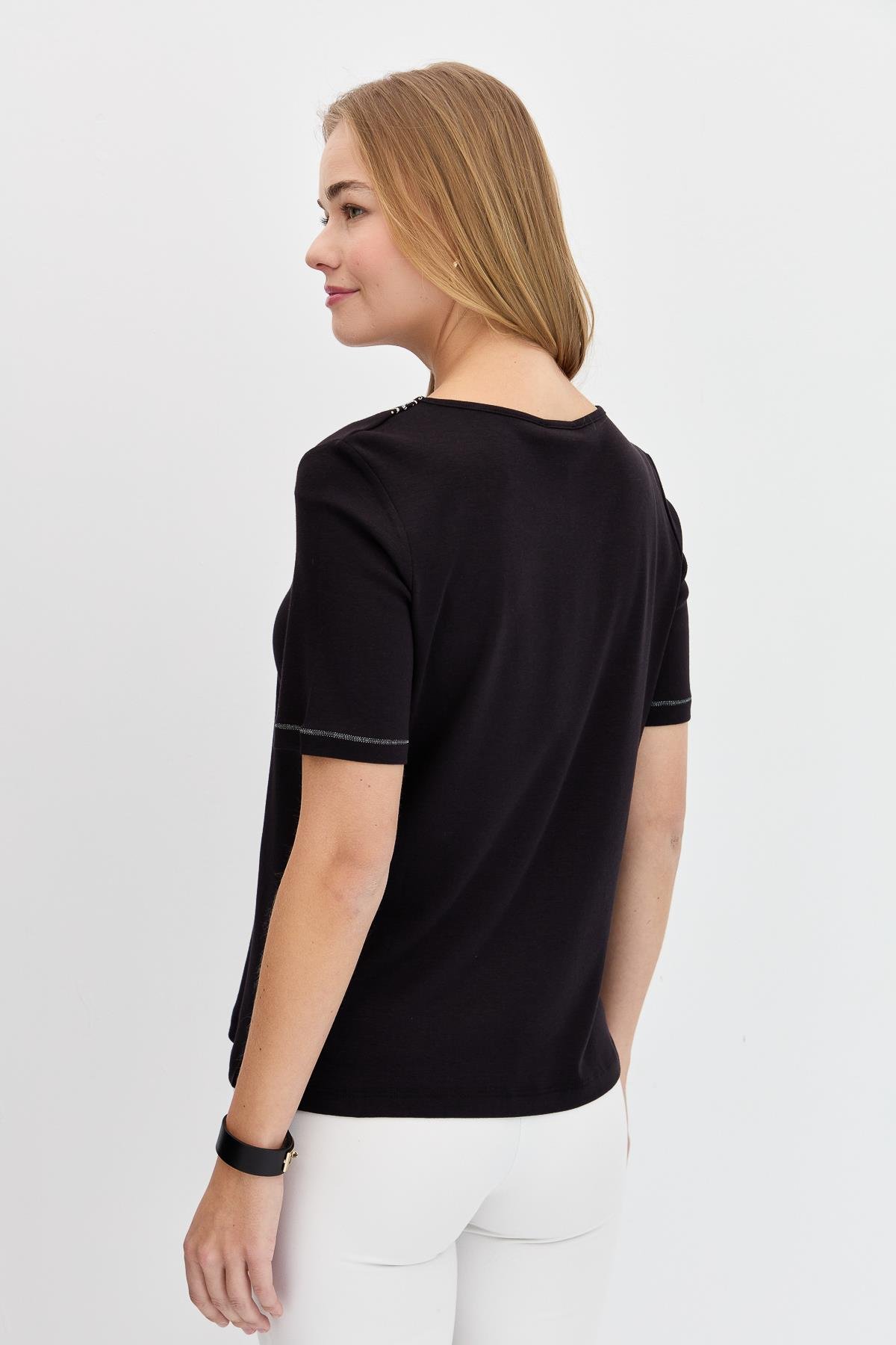 KMY24005Kadın Sıfır Yaka Yakası Nakışlı Pamuklu Tshirt Siyah
