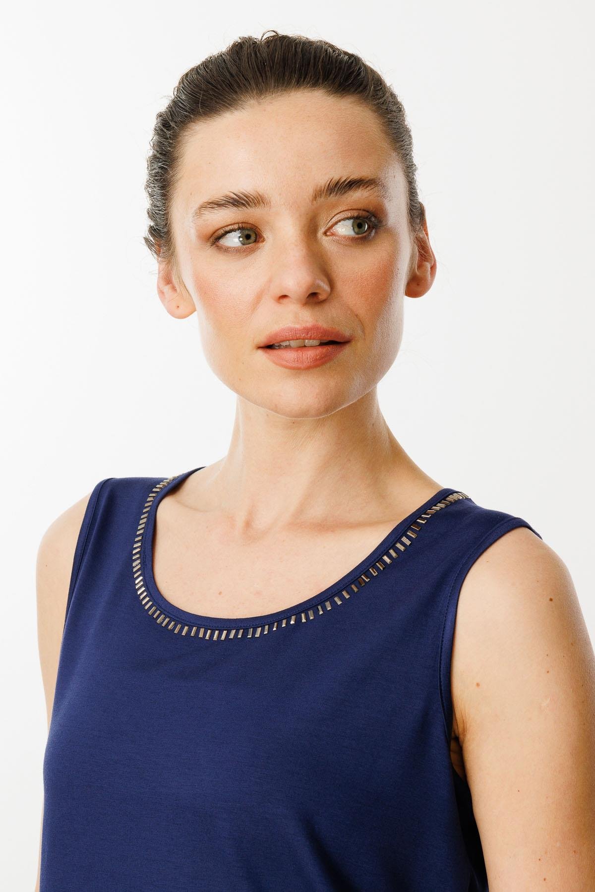 25755Kadın Sıfır Yaka Yakası Taşlı Askılı T-shirt Lacivert