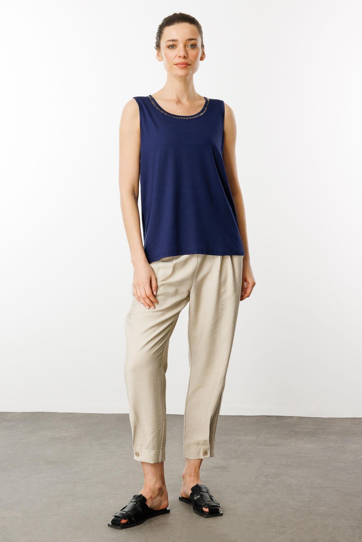 25755Kadın Sıfır Yaka Yakası Taşlı Askılı T-shirt Lacivert