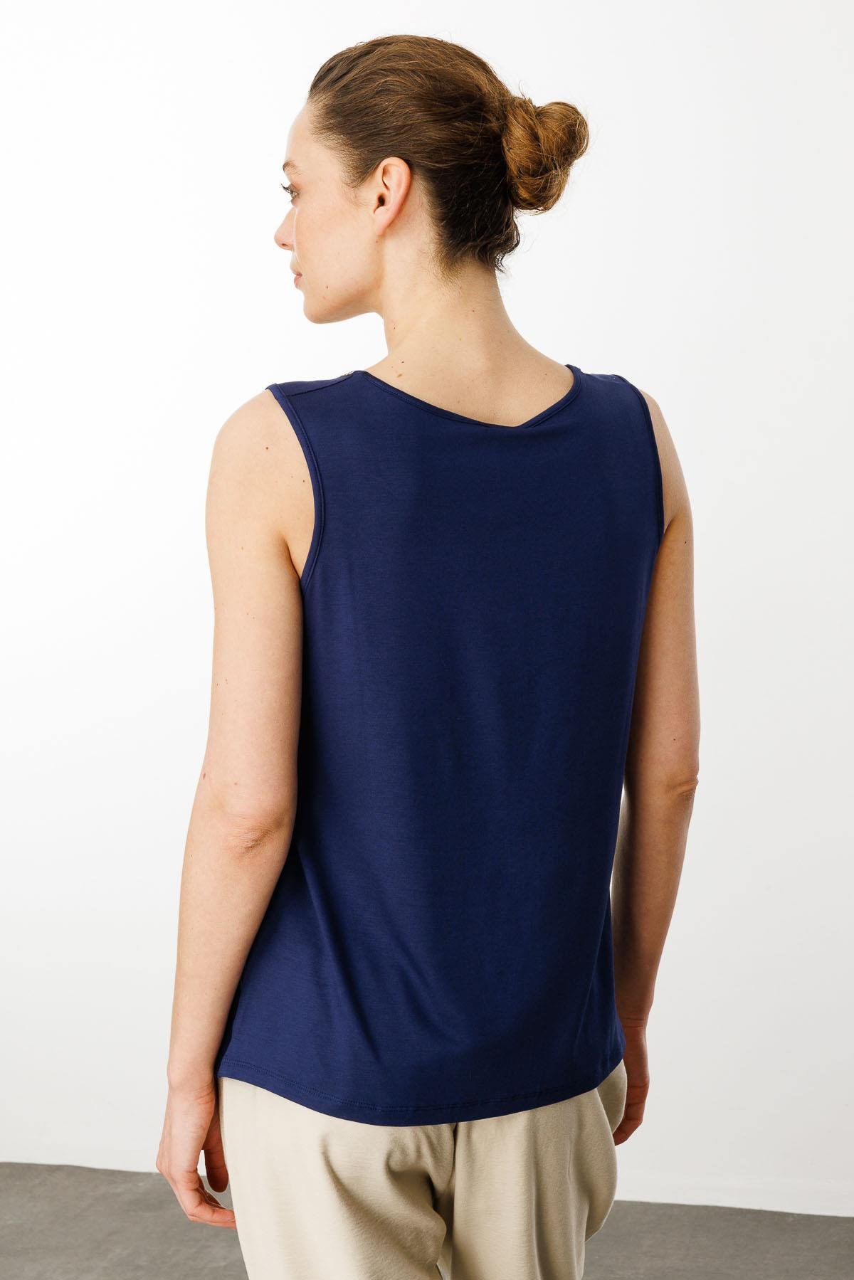 25755Kadın Sıfır Yaka Yakası Taşlı Askılı T-shirt Lacivert