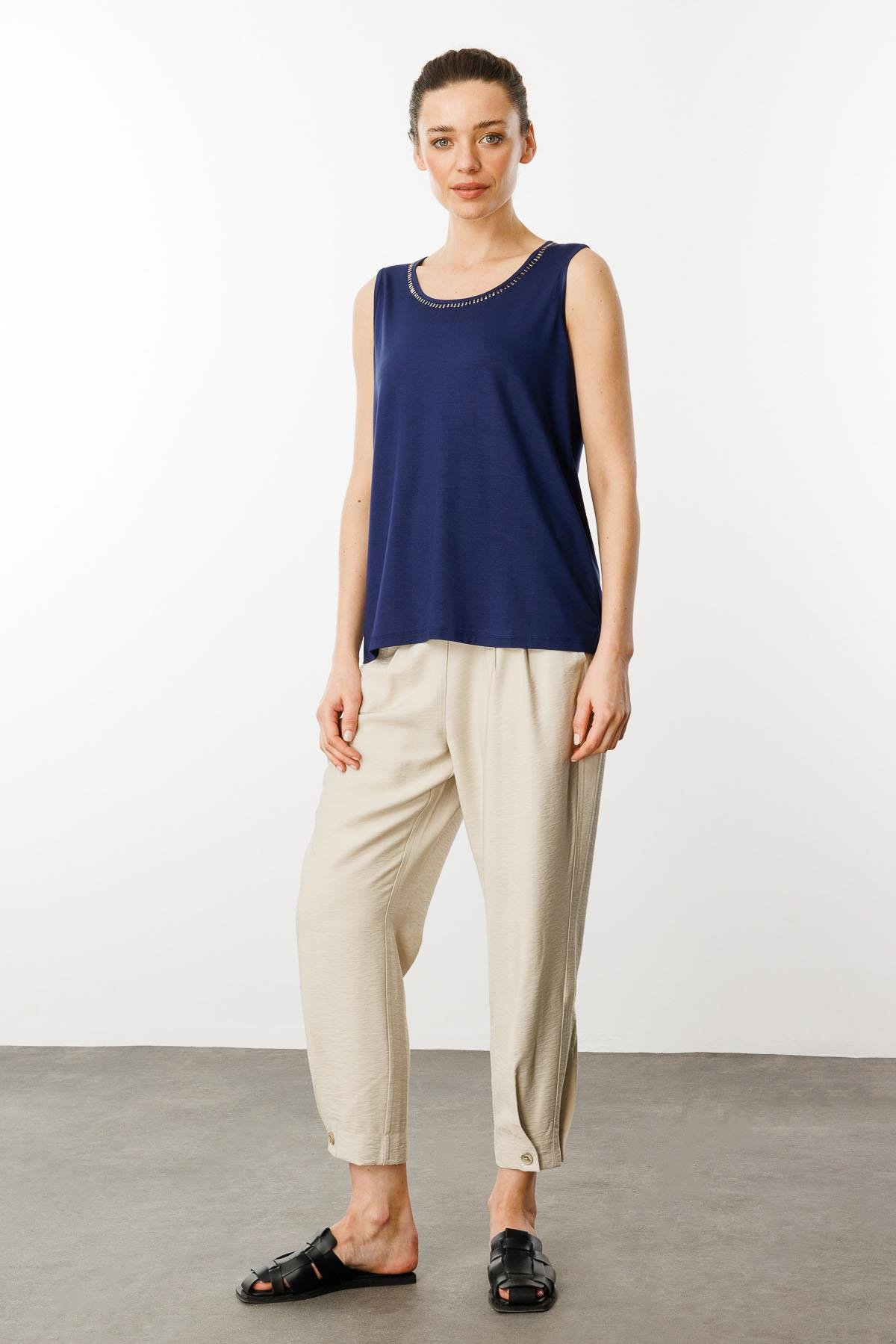 25755Kadın Sıfır Yaka Yakası Taşlı Askılı T-shirt Lacivert