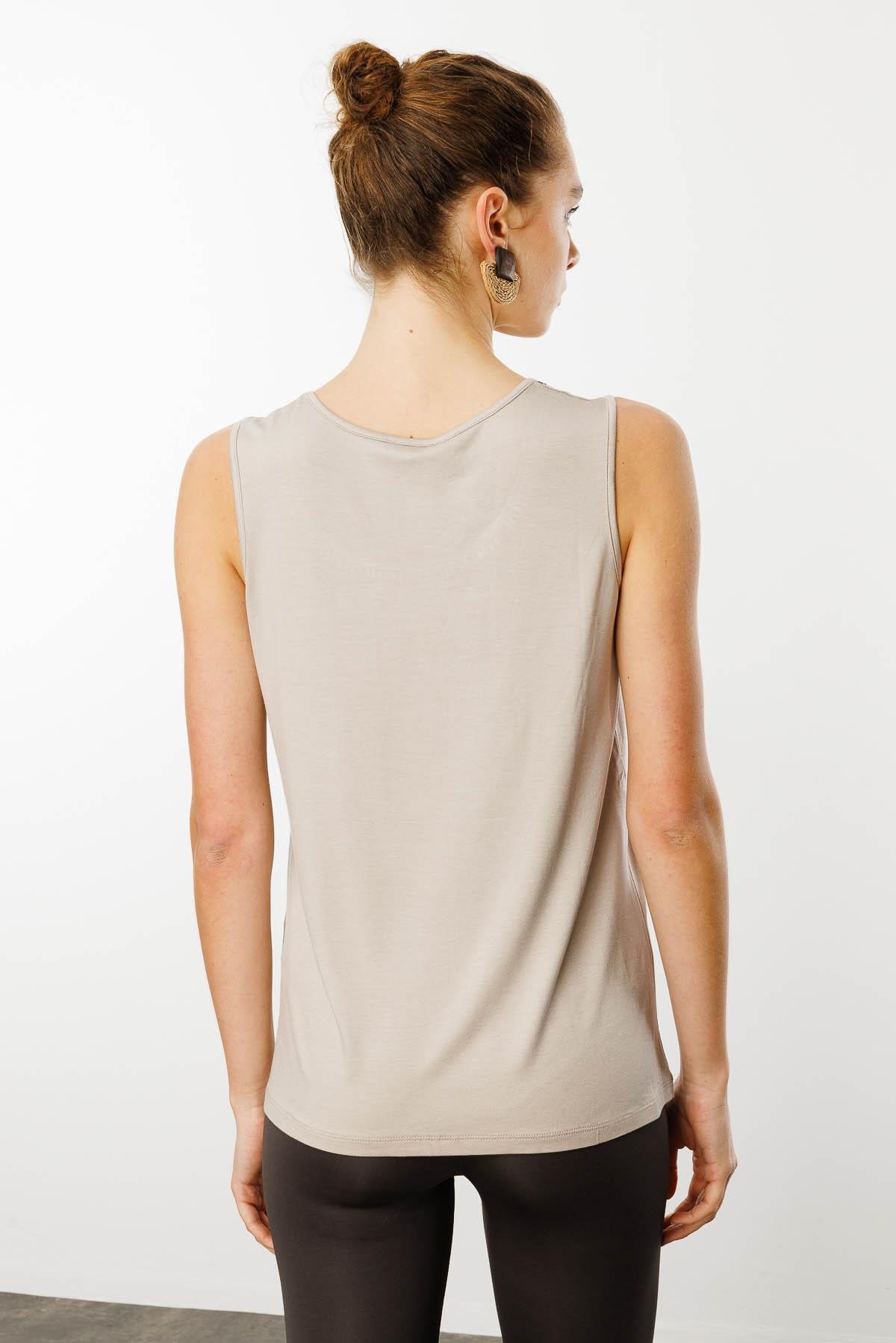 25755Kadın Sıfır Yaka Yakası Taşlı Askılı T-shirt Bej