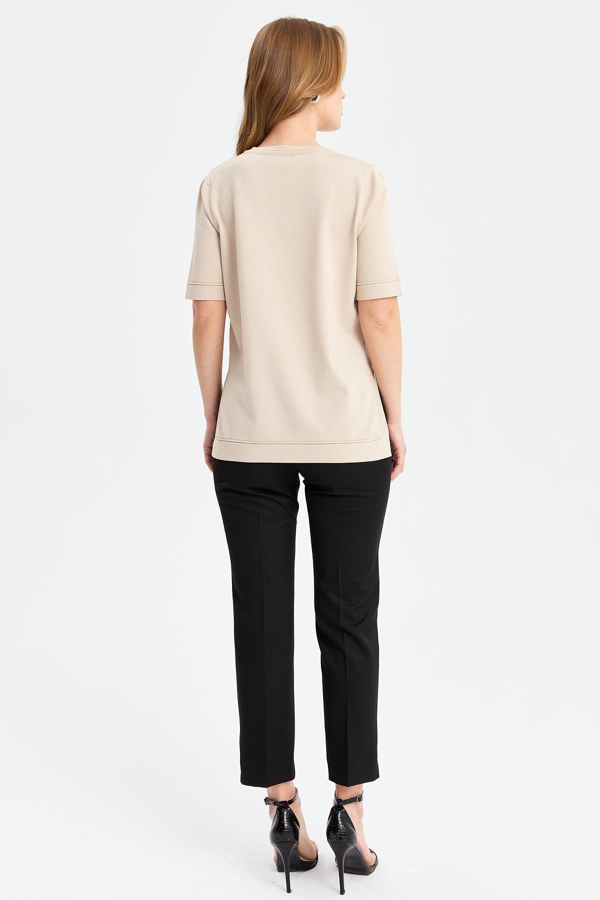 24350Kadın Sıfır Yaka Yanı Düğmeli İnce Triko Bluz Bej