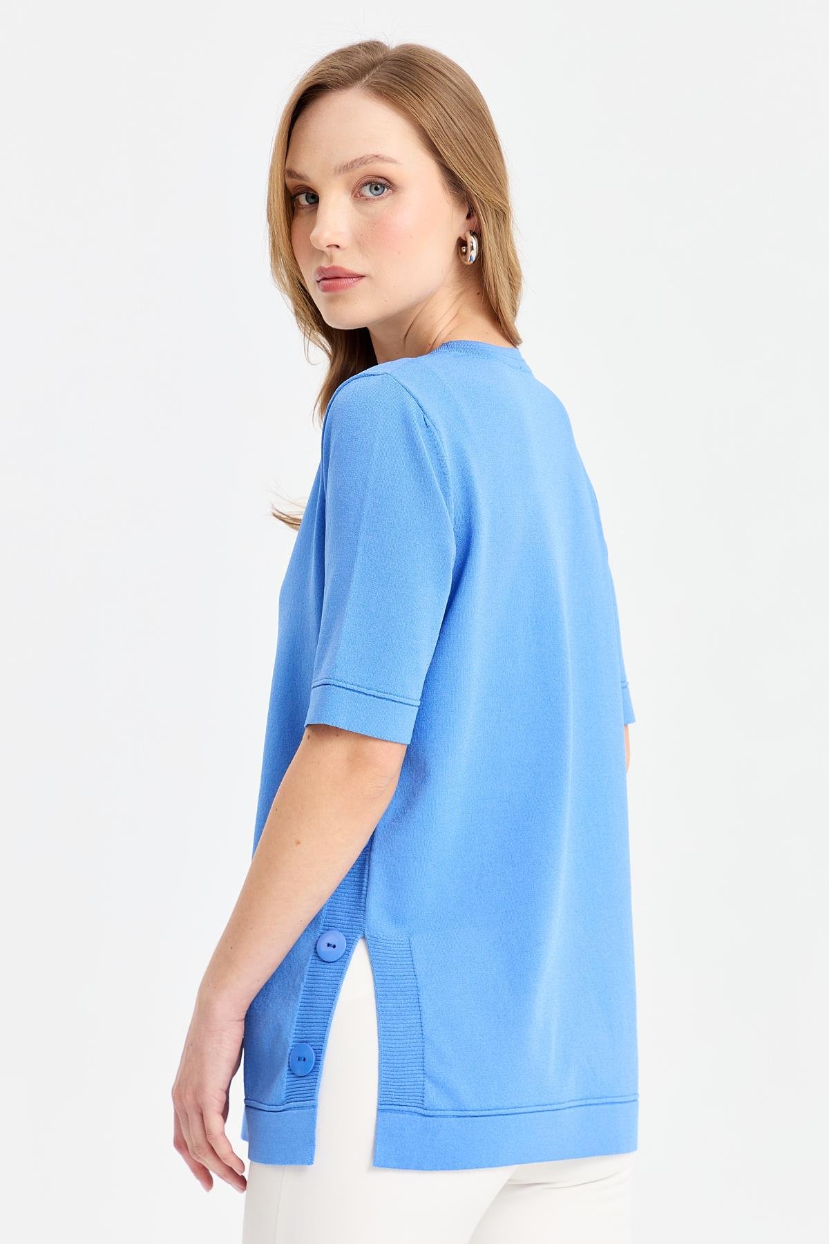 24350Kadın Sıfır Yaka Yanı Düğmeli İnce Triko Bluz Mavi