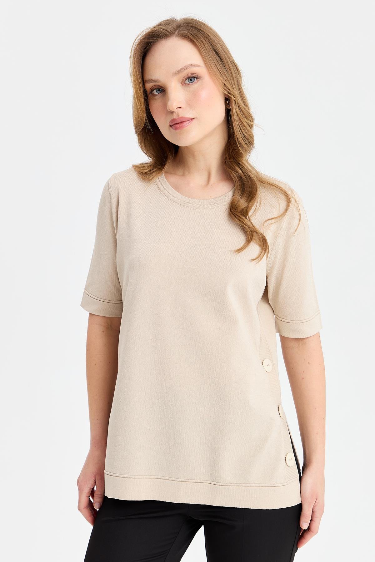 24350Kadın Sıfır Yaka Yanı Düğmeli İnce Triko Bluz Bej
