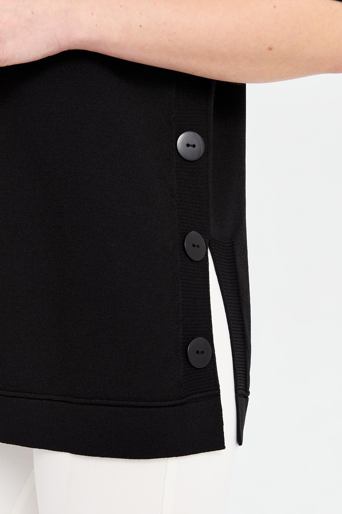 24350Kadın Sıfır Yaka Yanı Düğmeli İnce Triko Bluz Siyah