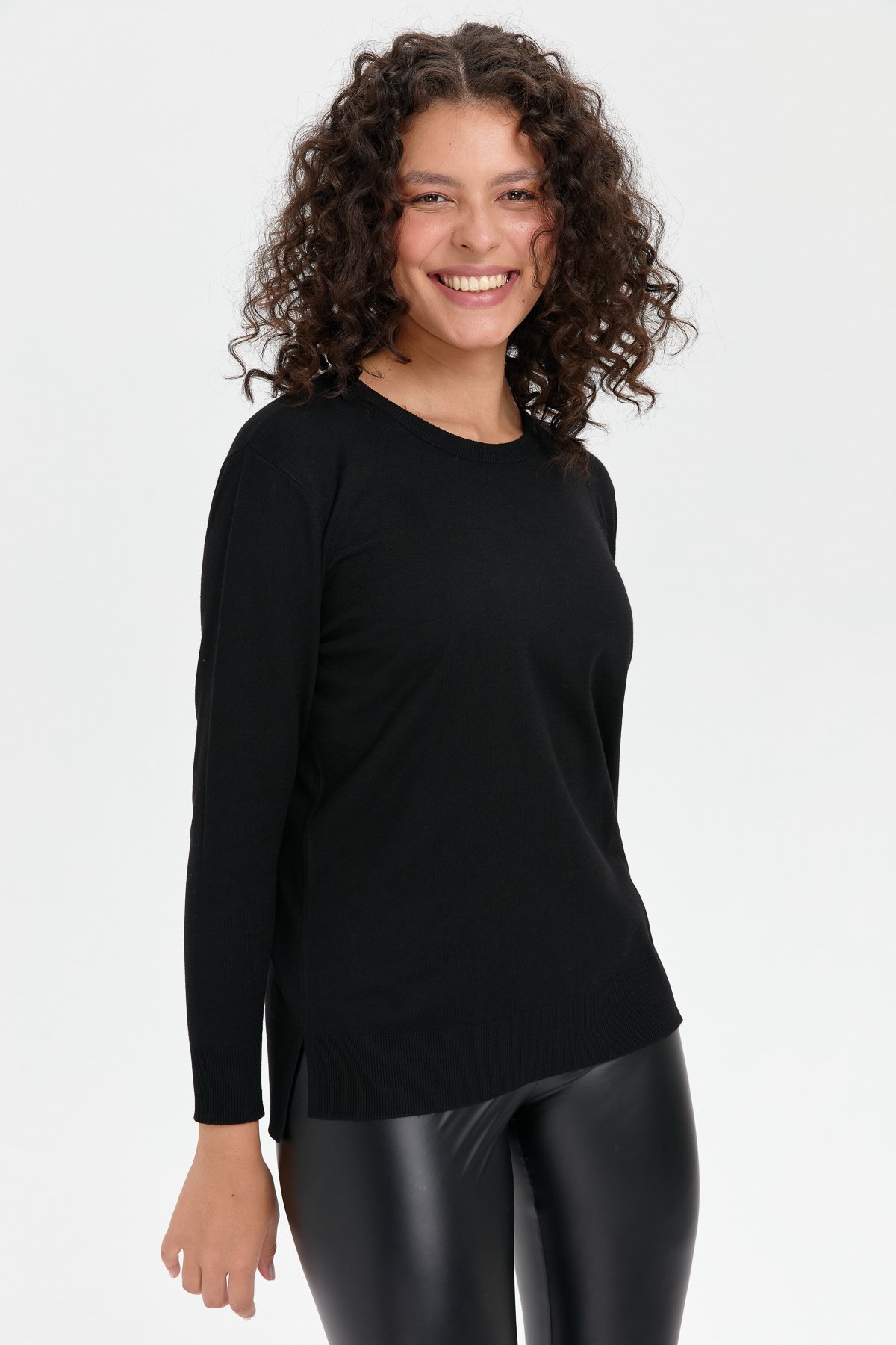 24358Kadın Sıfır Yaka Yanı Yırtmaçlı Kazak Siyah