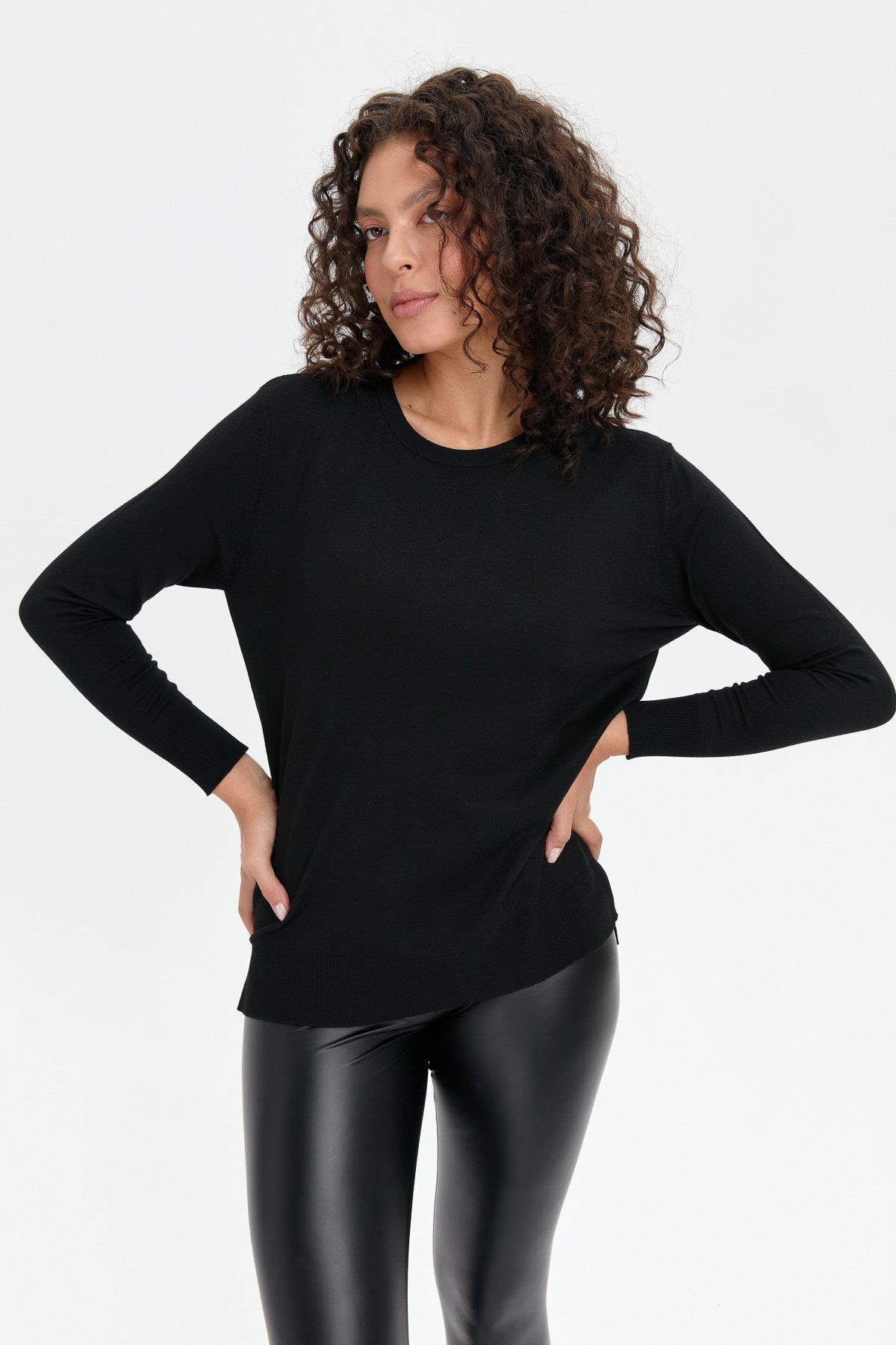 24358Kadın Sıfır Yaka Yanı Yırtmaçlı Kazak Siyah