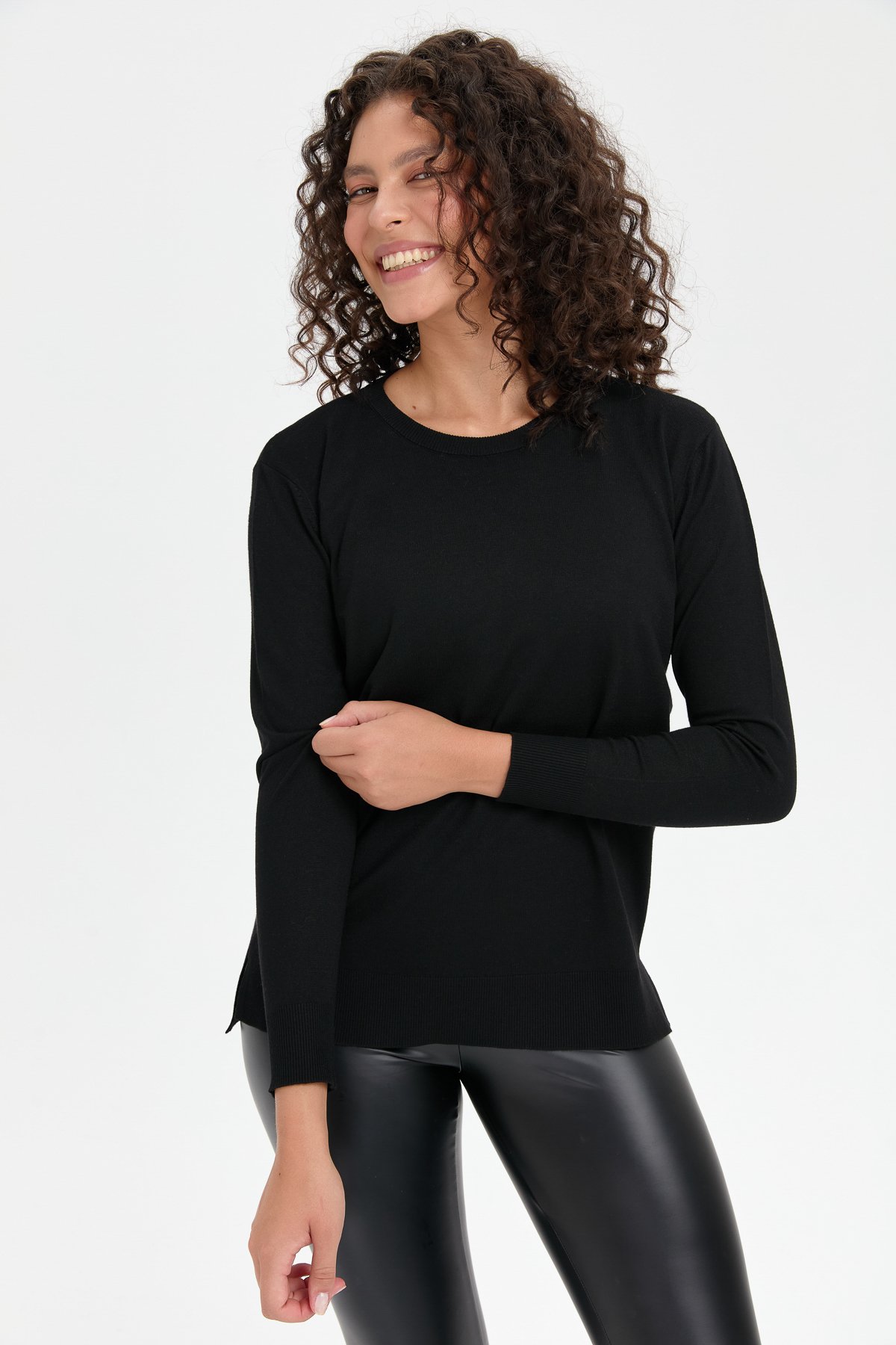 24358Kadın Sıfır Yaka Yanı Yırtmaçlı Kazak Siyah