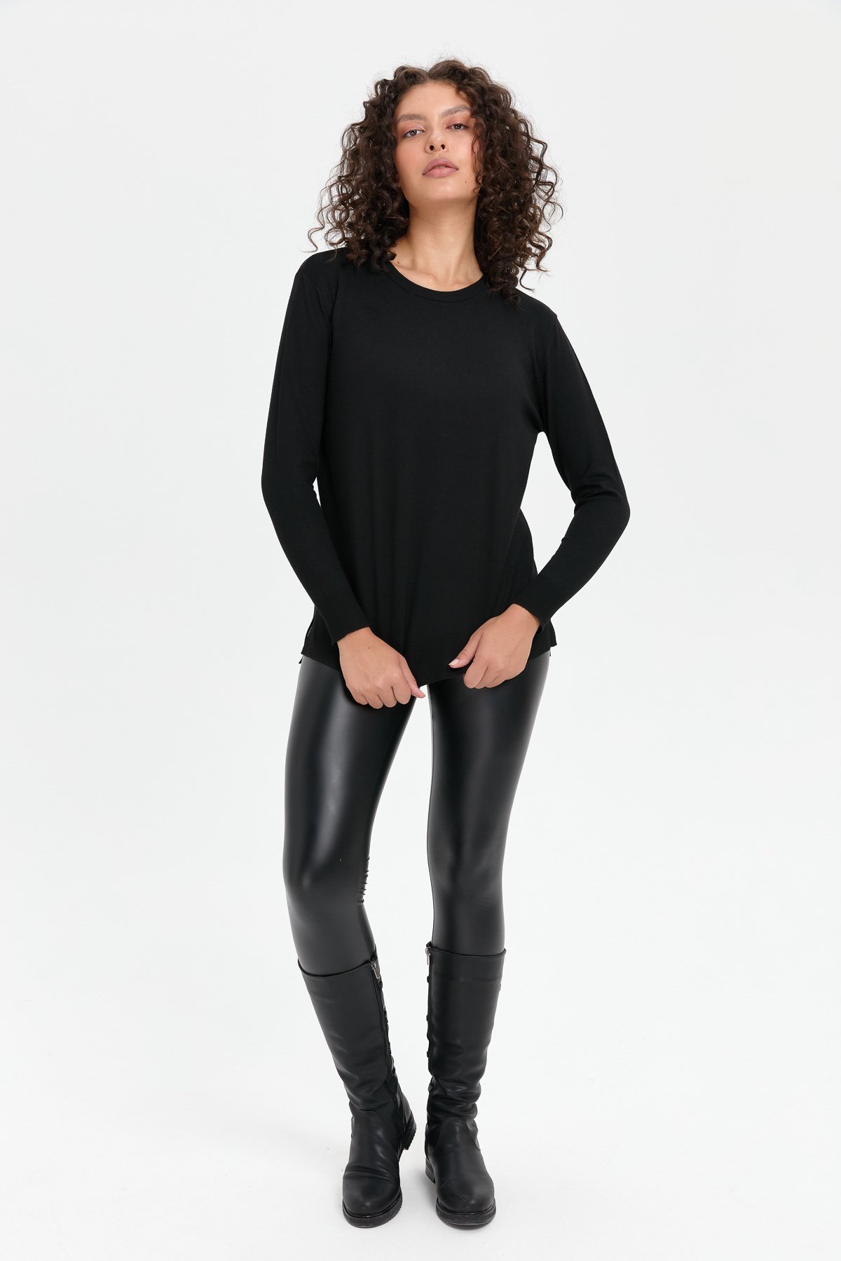 24358Kadın Sıfır Yaka Yanı Yırtmaçlı Kazak Siyah