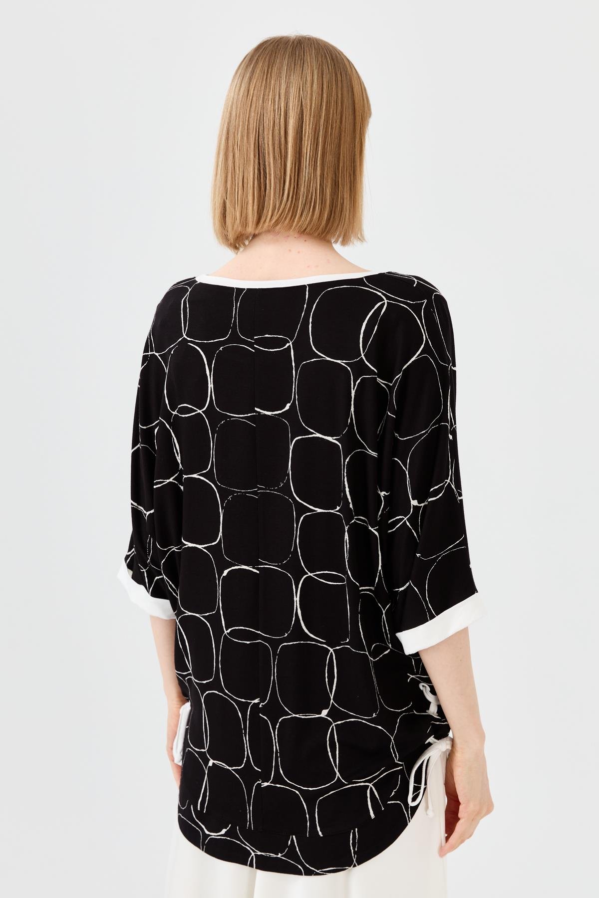 23720Kadın Sıfır Yaka Yanı Yırtmaçlı Penye T-shirt Siyah/Ekru