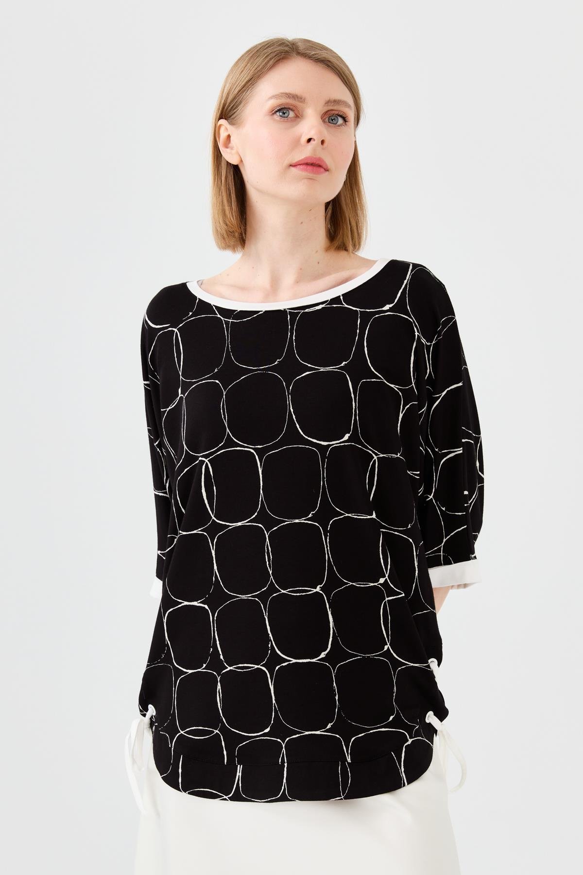 23720Kadın Sıfır Yaka Yanı Yırtmaçlı Penye T-shirt Siyah/Ekru