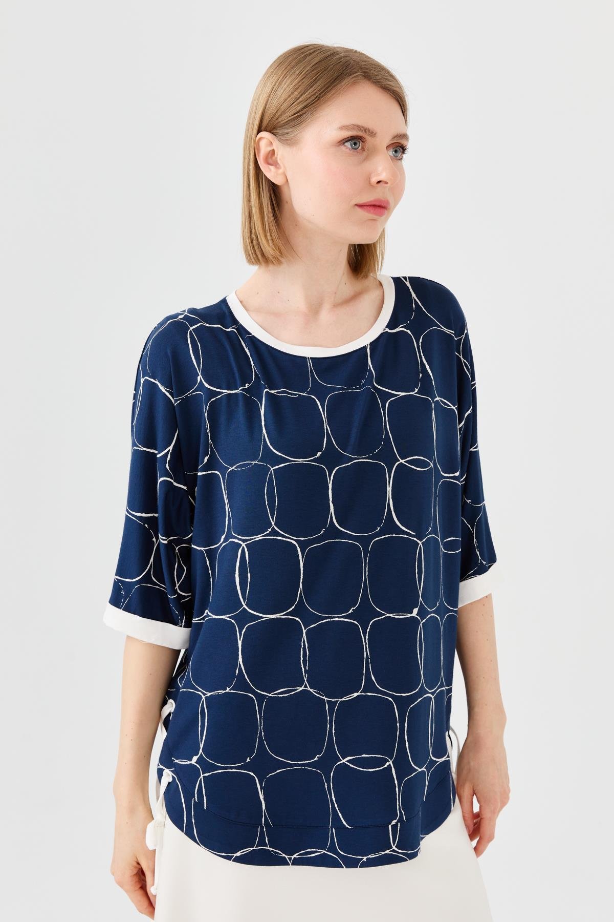 23720Kadın Sıfır Yaka Yanı Yırtmaçlı Penye T-shirt Laci/Ekru