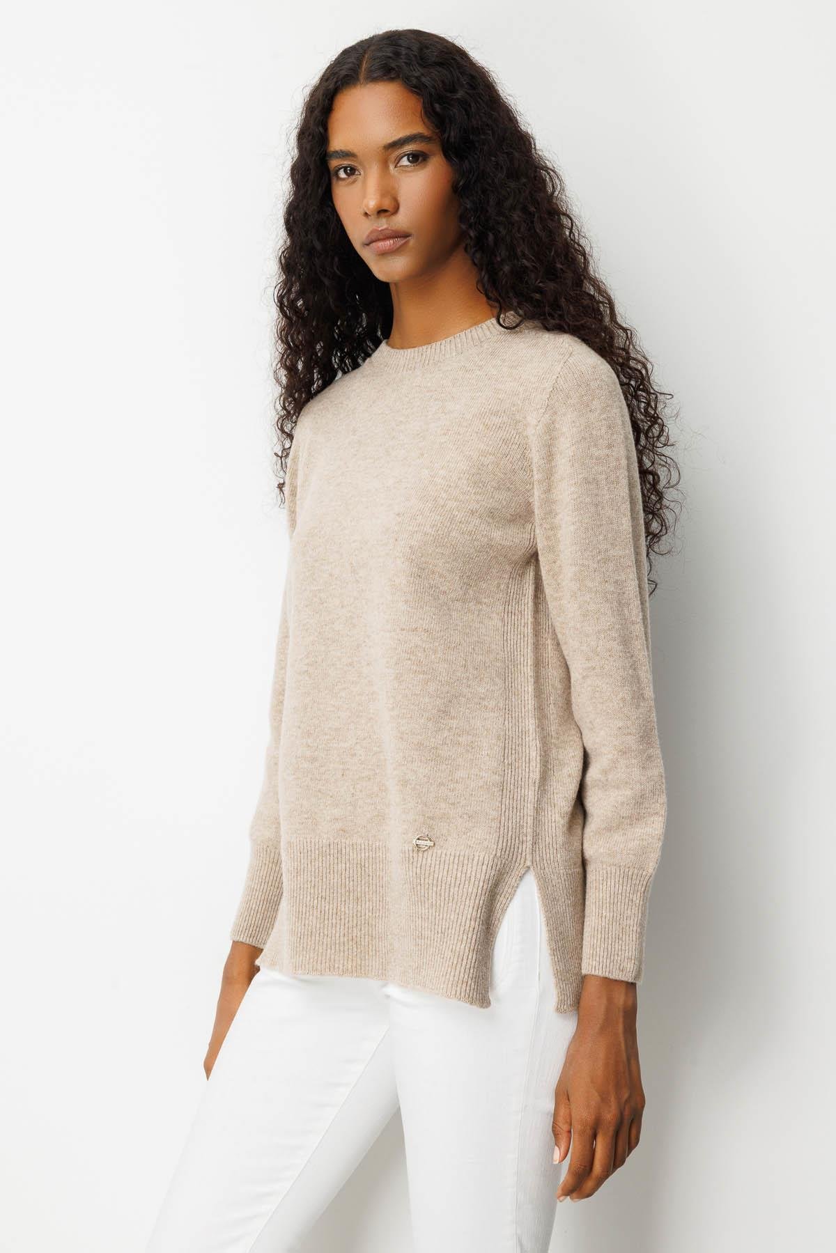 25214Kadın Sıfır Yaka Yanı Yırtmaçlı Yün Bluz K.Bej