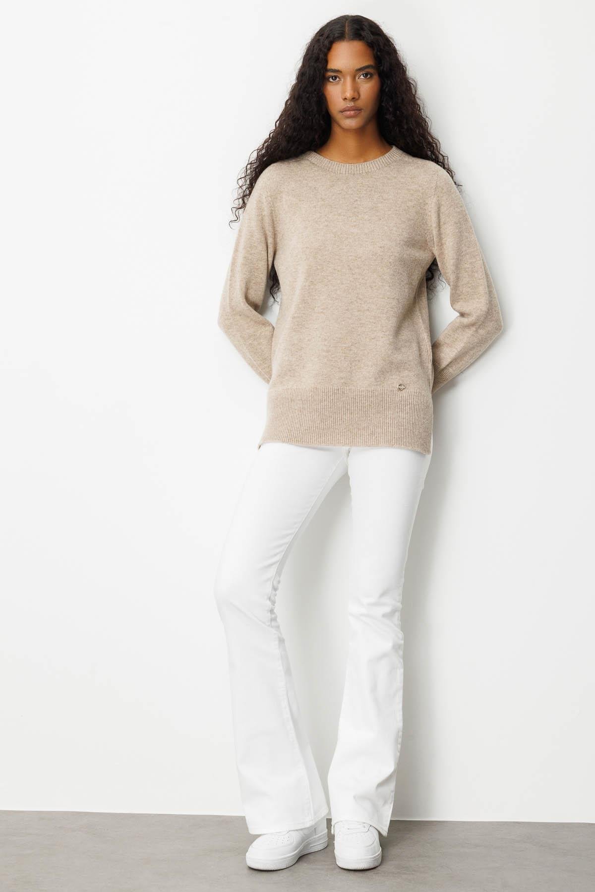 25214Kadın Sıfır Yaka Yanı Yırtmaçlı Yün Bluz K.Bej