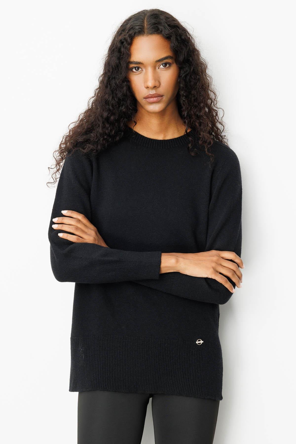 25214Kadın Sıfır Yaka Yanı Yırtmaçlı Yün Bluz Siyah