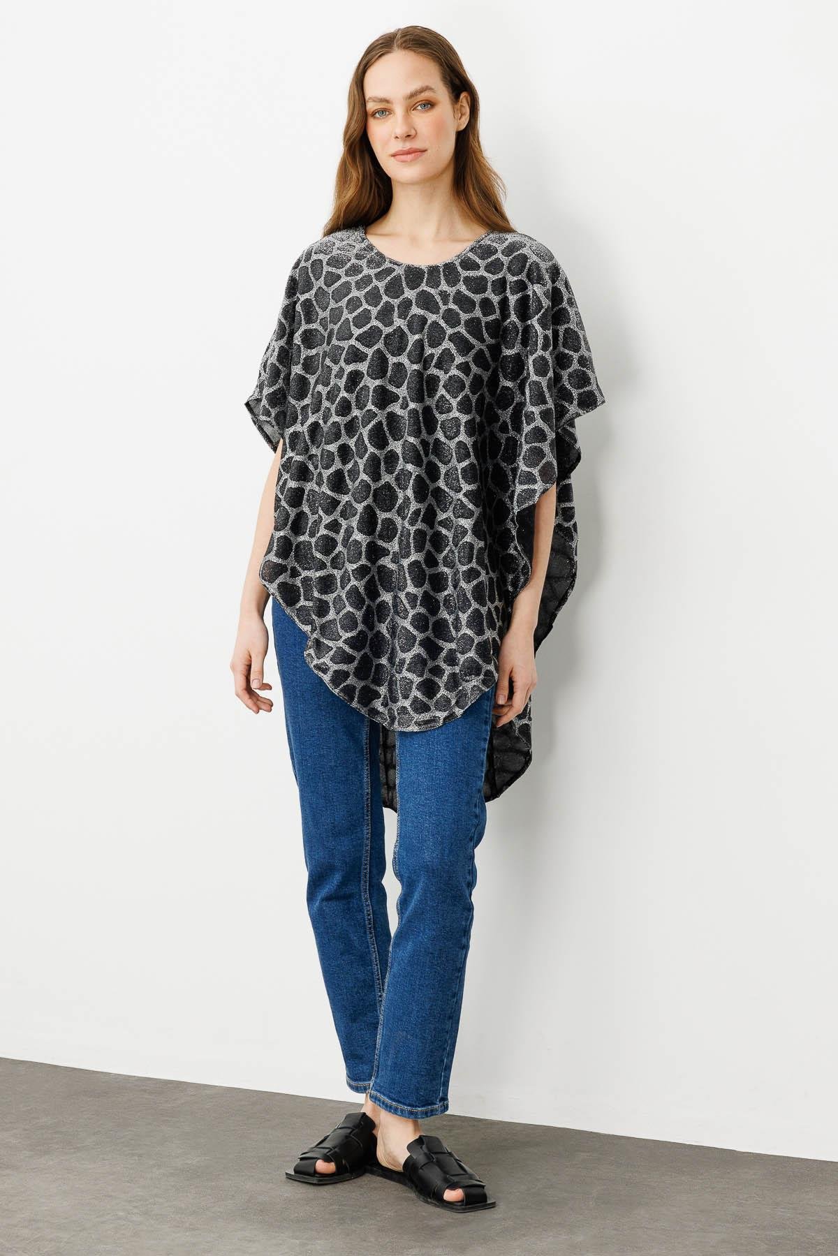 21958Kadın Sıfır Yaka Yarasa Kollu Simli Desenli Bluz Siyah