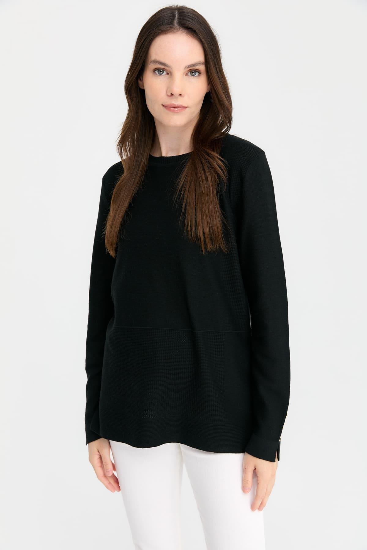 24357Kadın Sıfır Yaka Yırtmaçlı Kazak Siyah