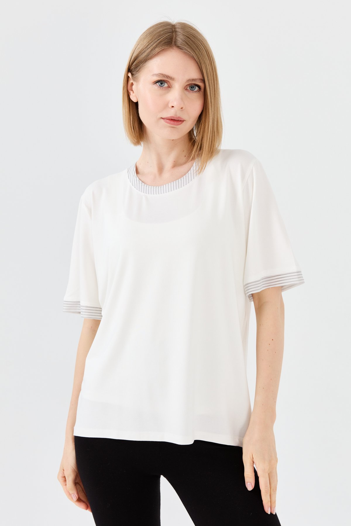 23764Kadın Sıfır Yaka Zincir Bantlı Penye T-shirt Kemik