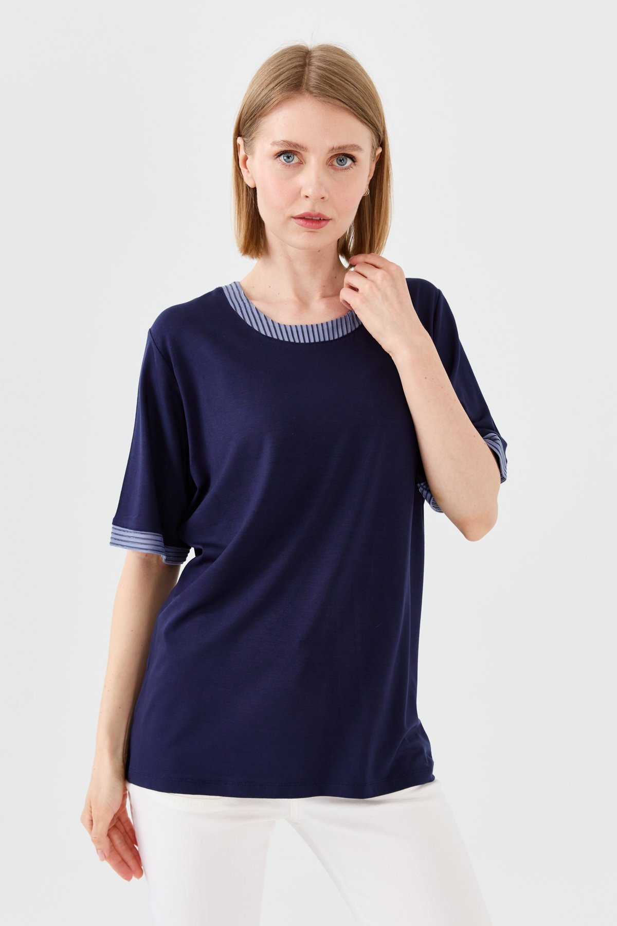 23764Kadın Sıfır Yaka Zincir Bantlı Penye T-shirt Lacivert