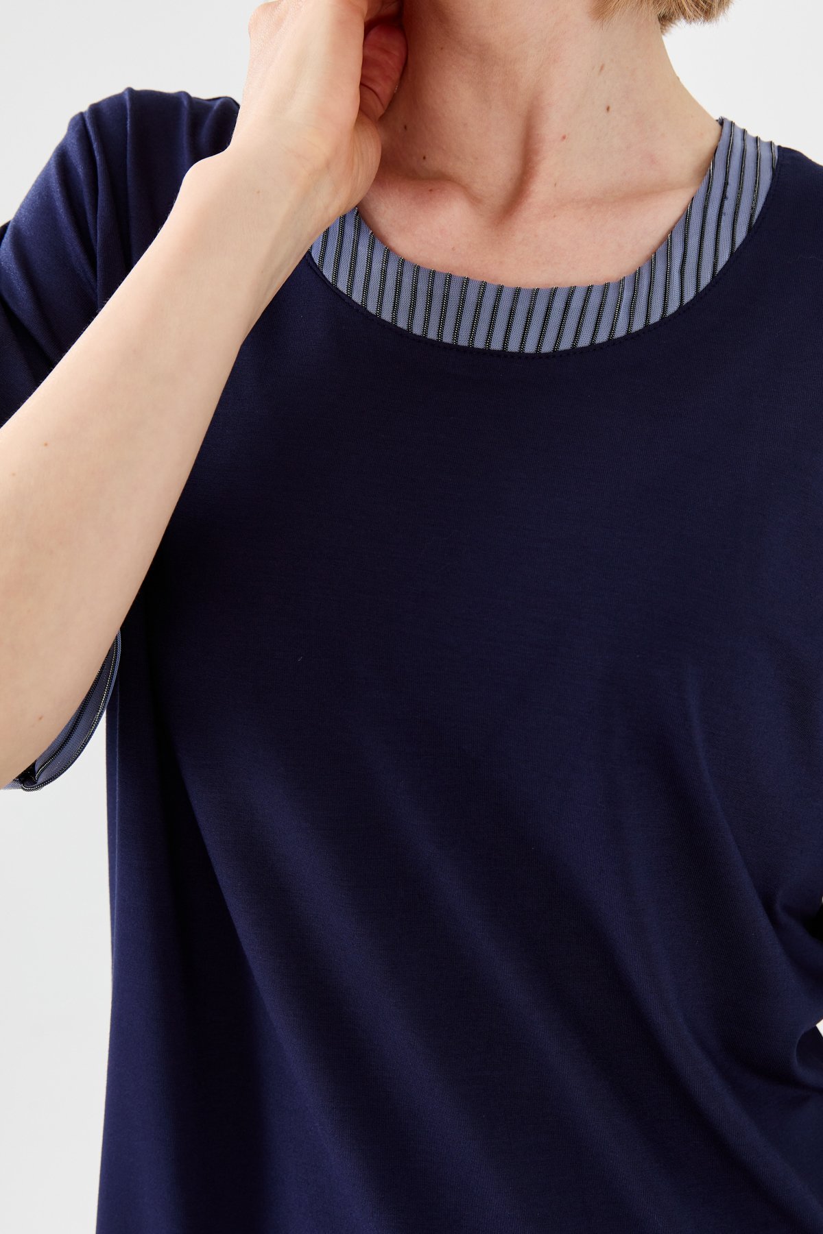 23764Kadın Sıfır Yaka Zincir Bantlı Penye T-shirt Lacivert