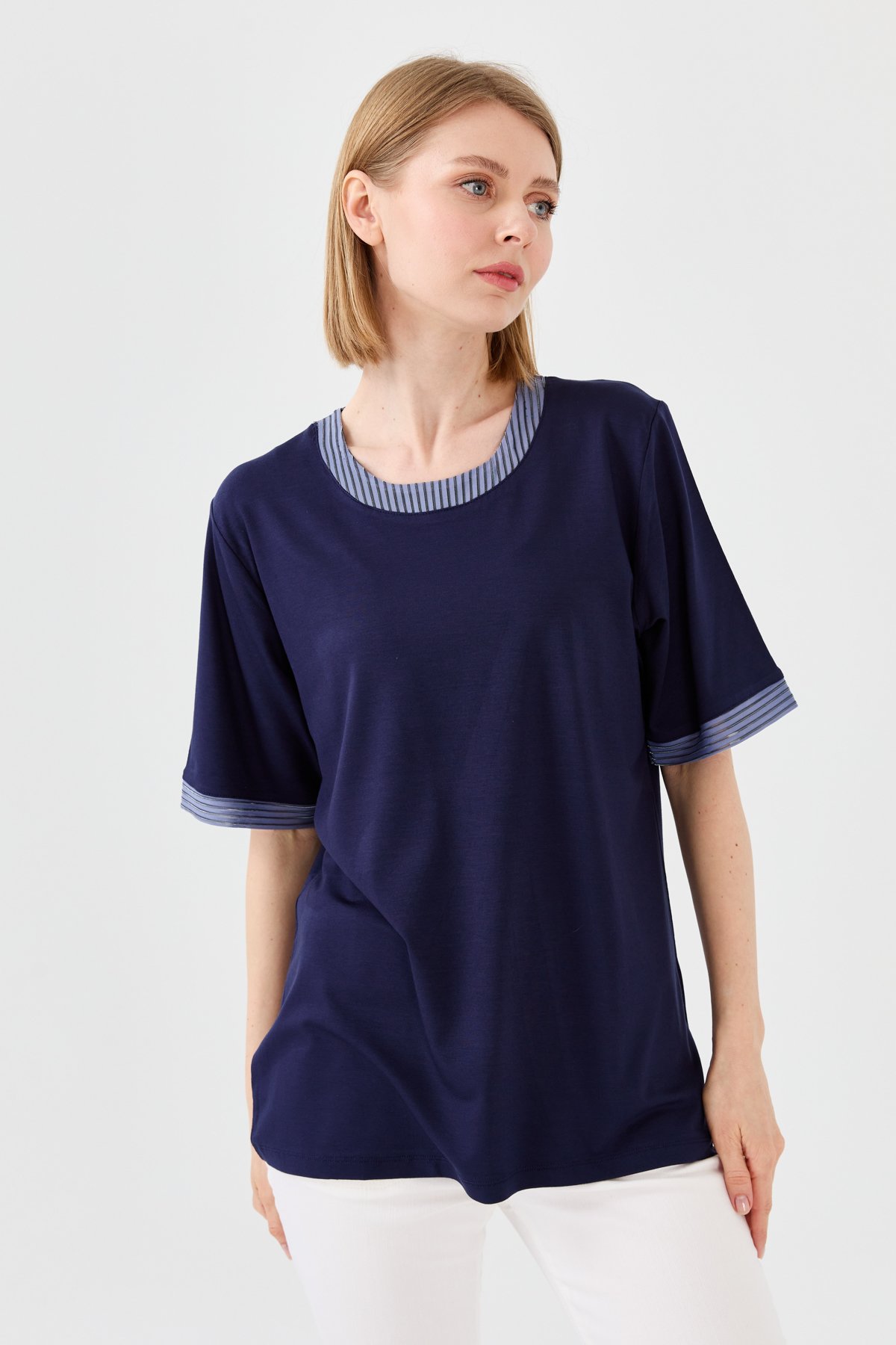 23764Kadın Sıfır Yaka Zincir Bantlı Penye T-shirt Lacivert