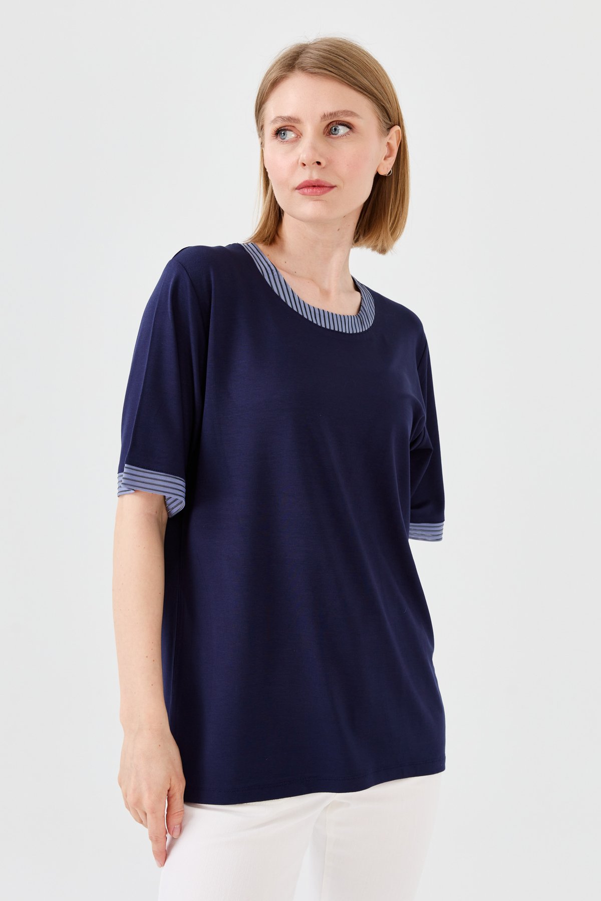 23764Kadın Sıfır Yaka Zincir Bantlı Penye T-shirt Lacivert