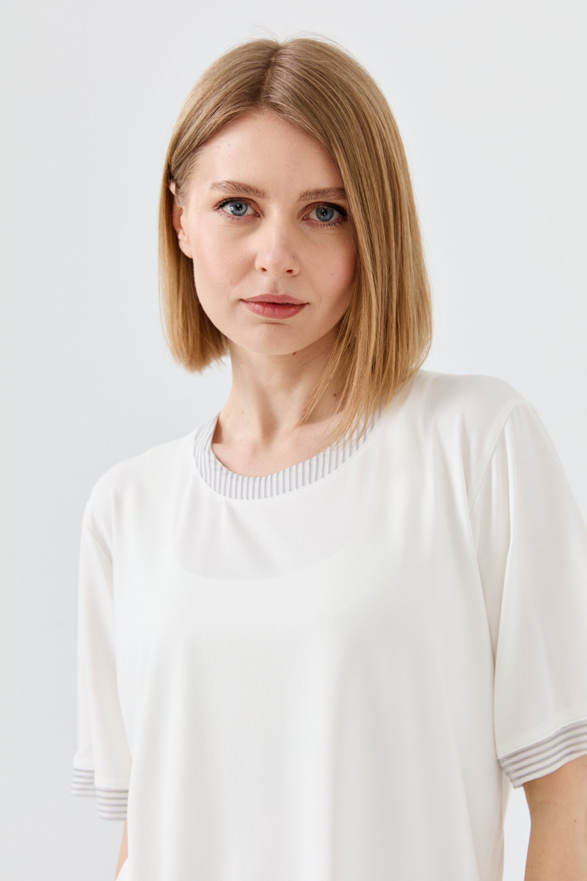 23764Kadın Sıfır Yaka Zincir Bantlı Penye T-shirt Kemik