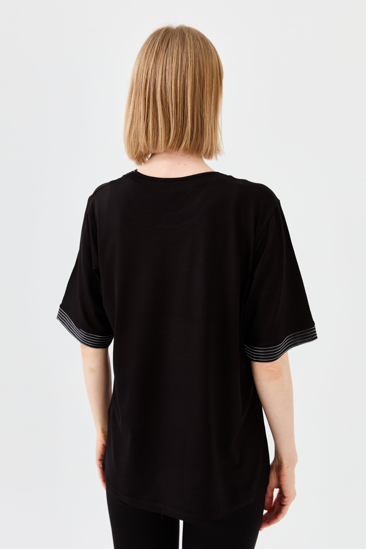 23764Kadın Sıfır Yaka Zincir Bantlı Penye T-shirt Siyah