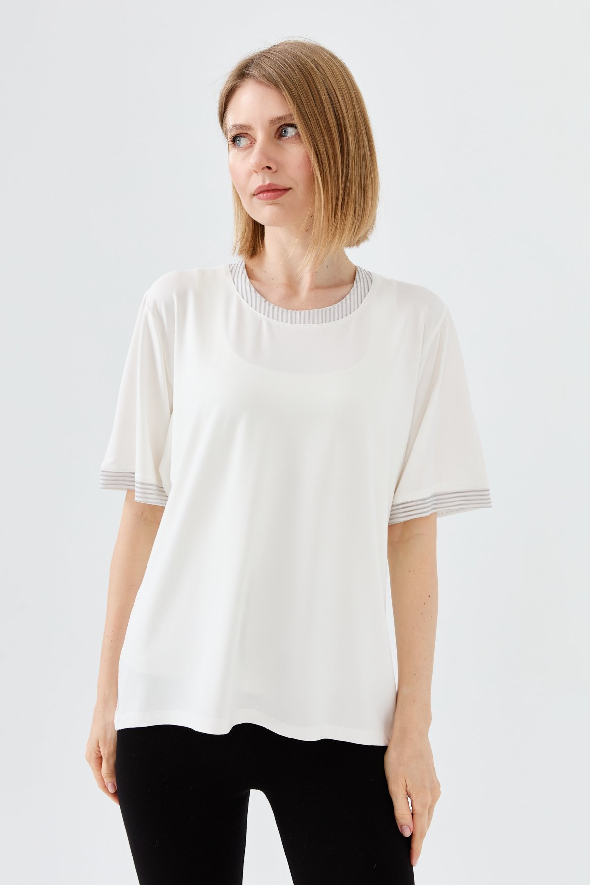 23764Kadın Sıfır Yaka Zincir Bantlı Penye T-shirt Kemik