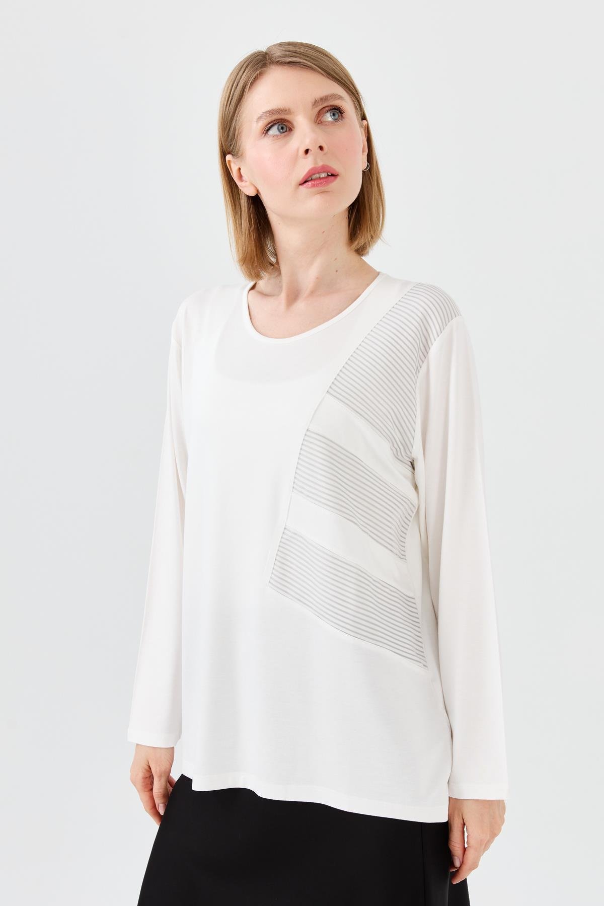 23769Kadın Sıfır Yaka Zincir Kumaşlı Penye Bluz Kemik