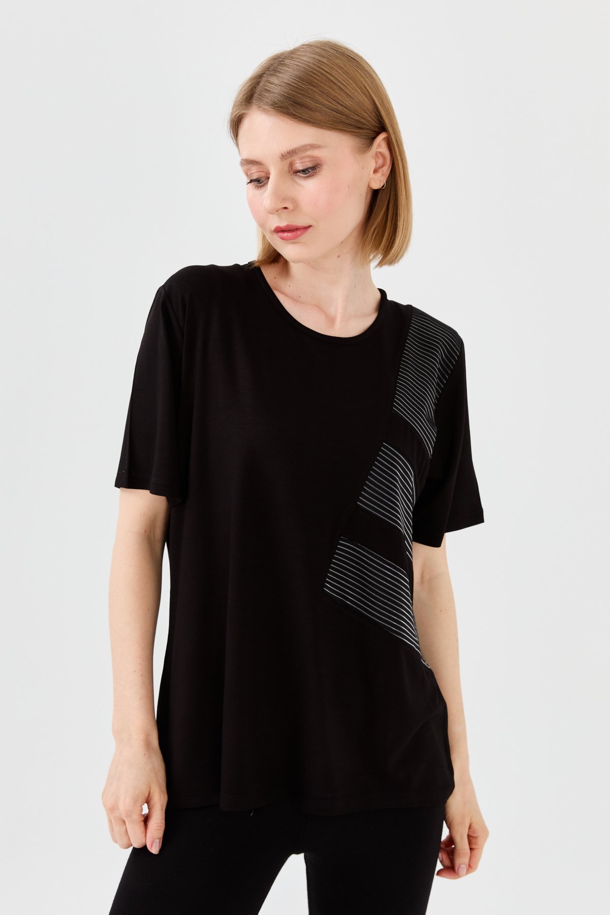 23768Kadın Sıfır Yaka Zincir Kumaşlı Penye T-shirt Siyah