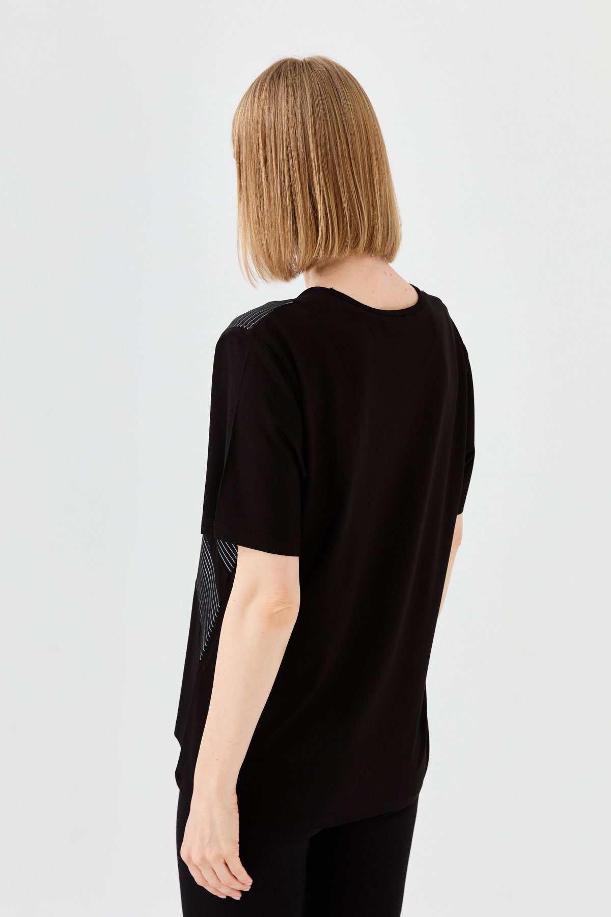 23768Kadın Sıfır Yaka Zincir Kumaşlı Penye T-shirt Siyah