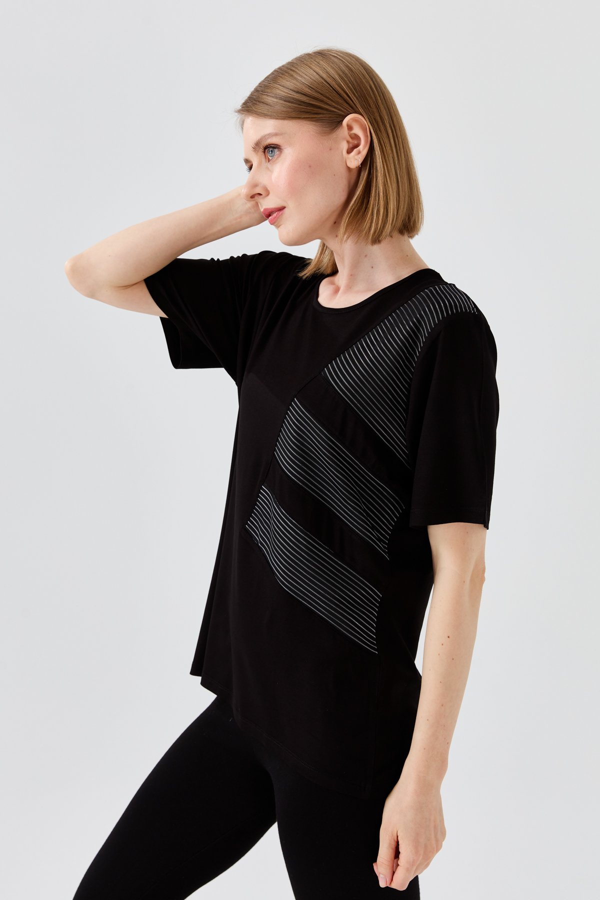 23768Kadın Sıfır Yaka Zincir Kumaşlı Penye T-shirt Siyah