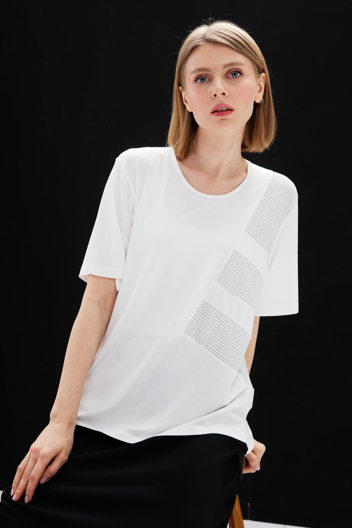 23768Kadın Sıfır Yaka Zincir Kumaşlı Penye T-shirt Kemik