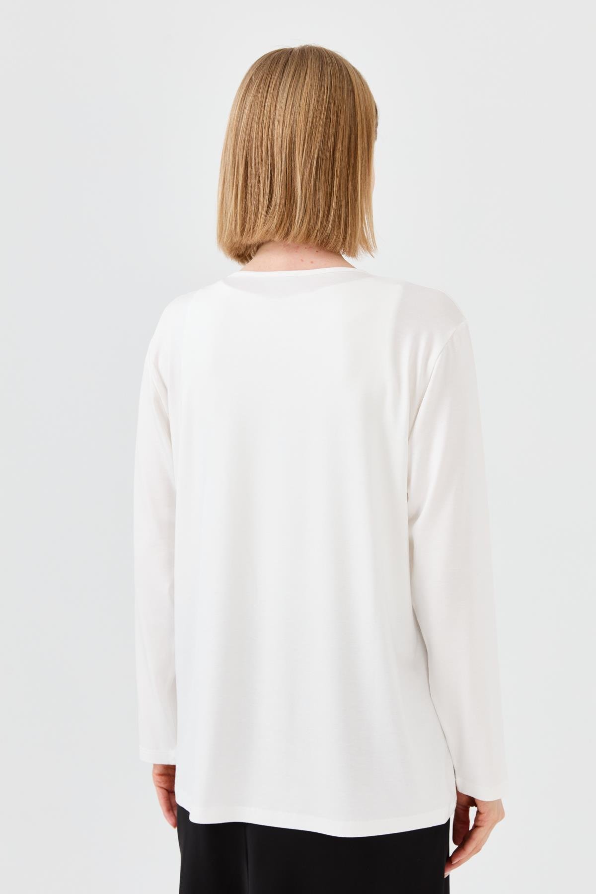 23769Kadın Sıfır Yaka Zincir Kumaşlı Penye Bluz Kemik