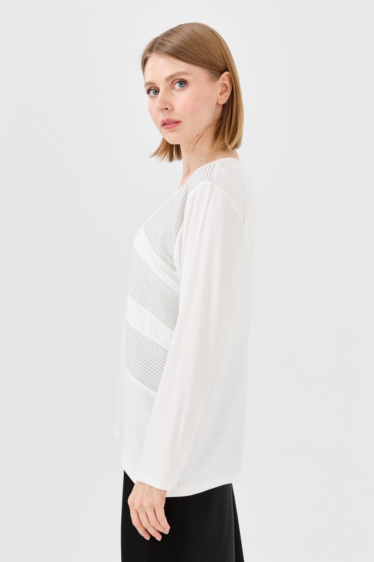 23769Kadın Sıfır Yaka Zincir Kumaşlı Penye Bluz Kemik