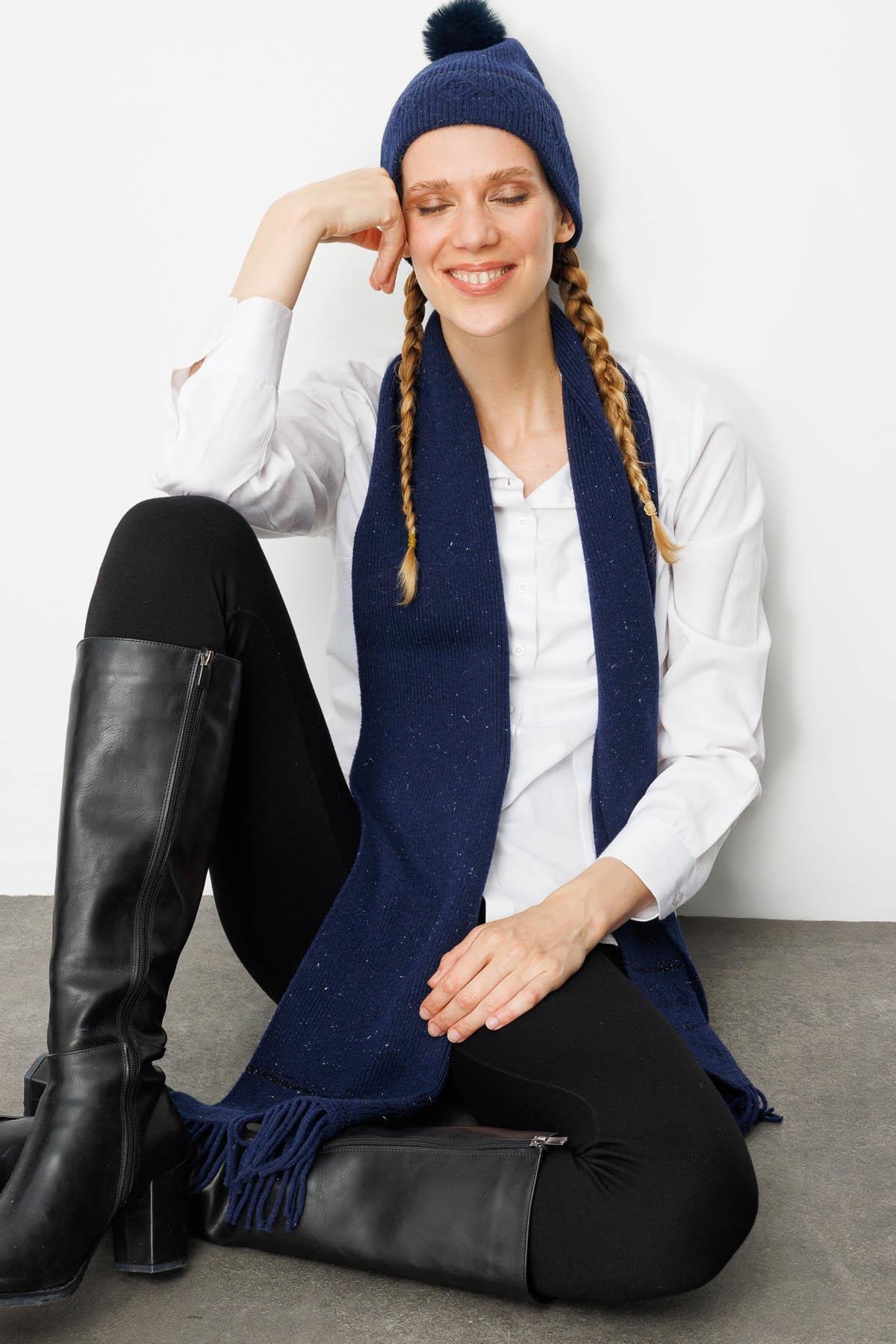 25072Kadın Simli Jakarlı Ponponlu Yün Şapka Y.A Lacivert