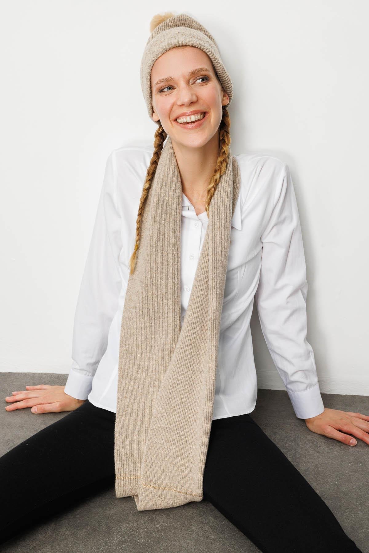 25072Kadın Simli Jakarlı Ponponlu Yün Şapka K.Bej