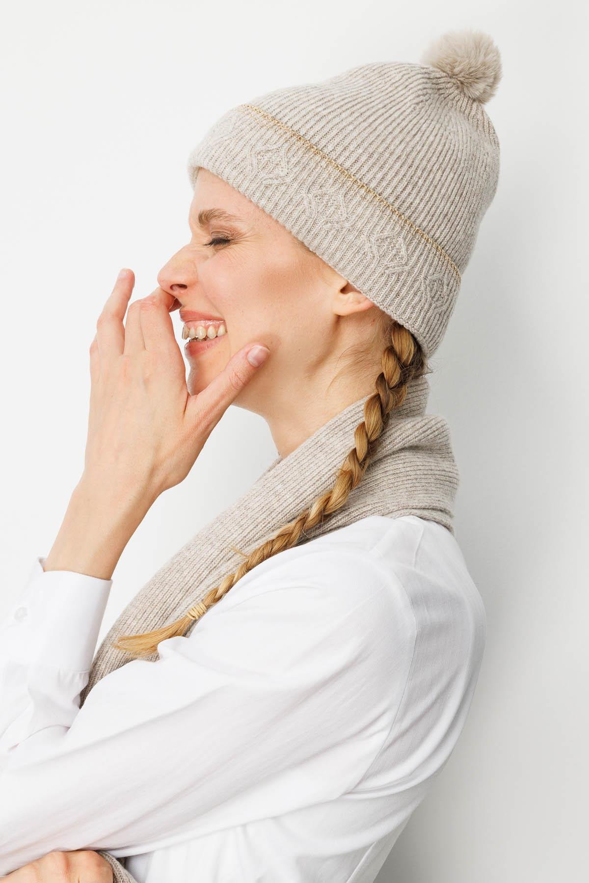 25072Kadın Simli Jakarlı Ponponlu Yün Şapka V.Bej