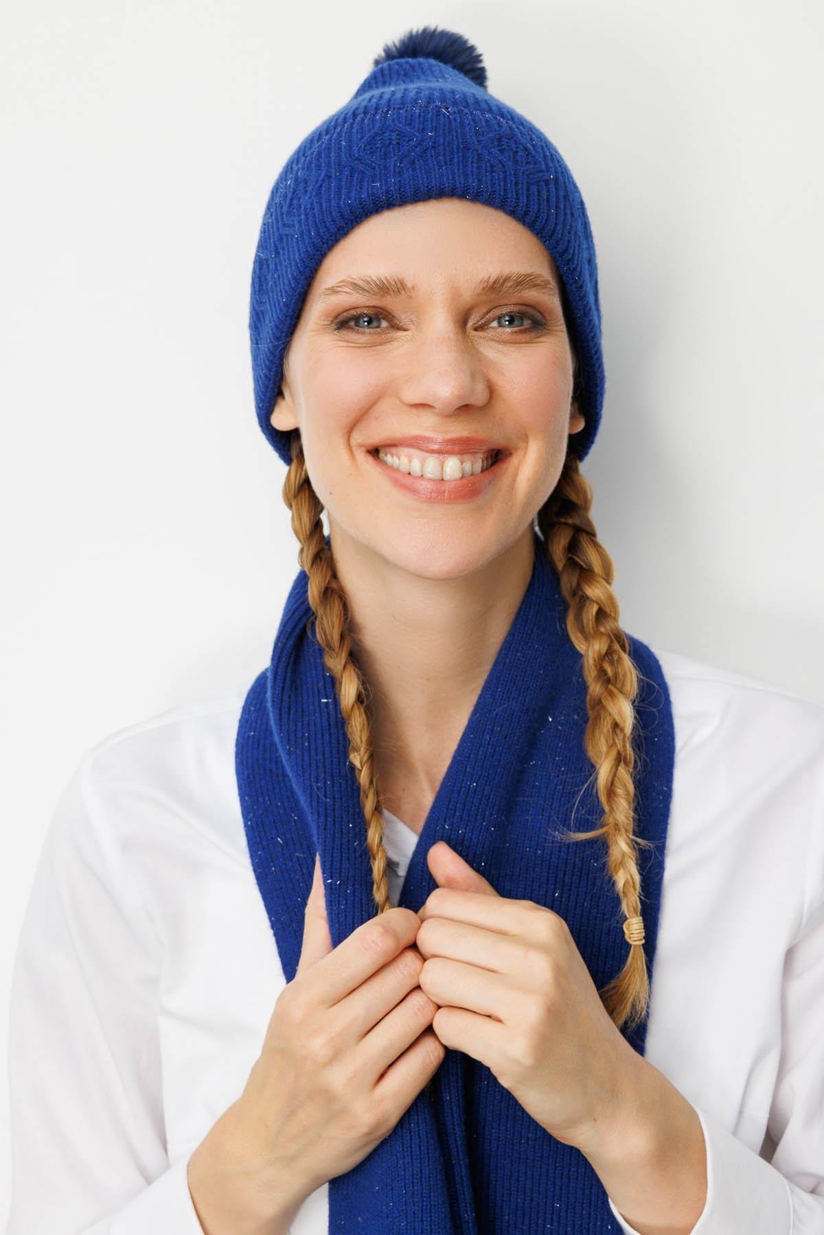 25072Kadın Simli Jakarlı Ponponlu Yün Şapka K.S.Mavi