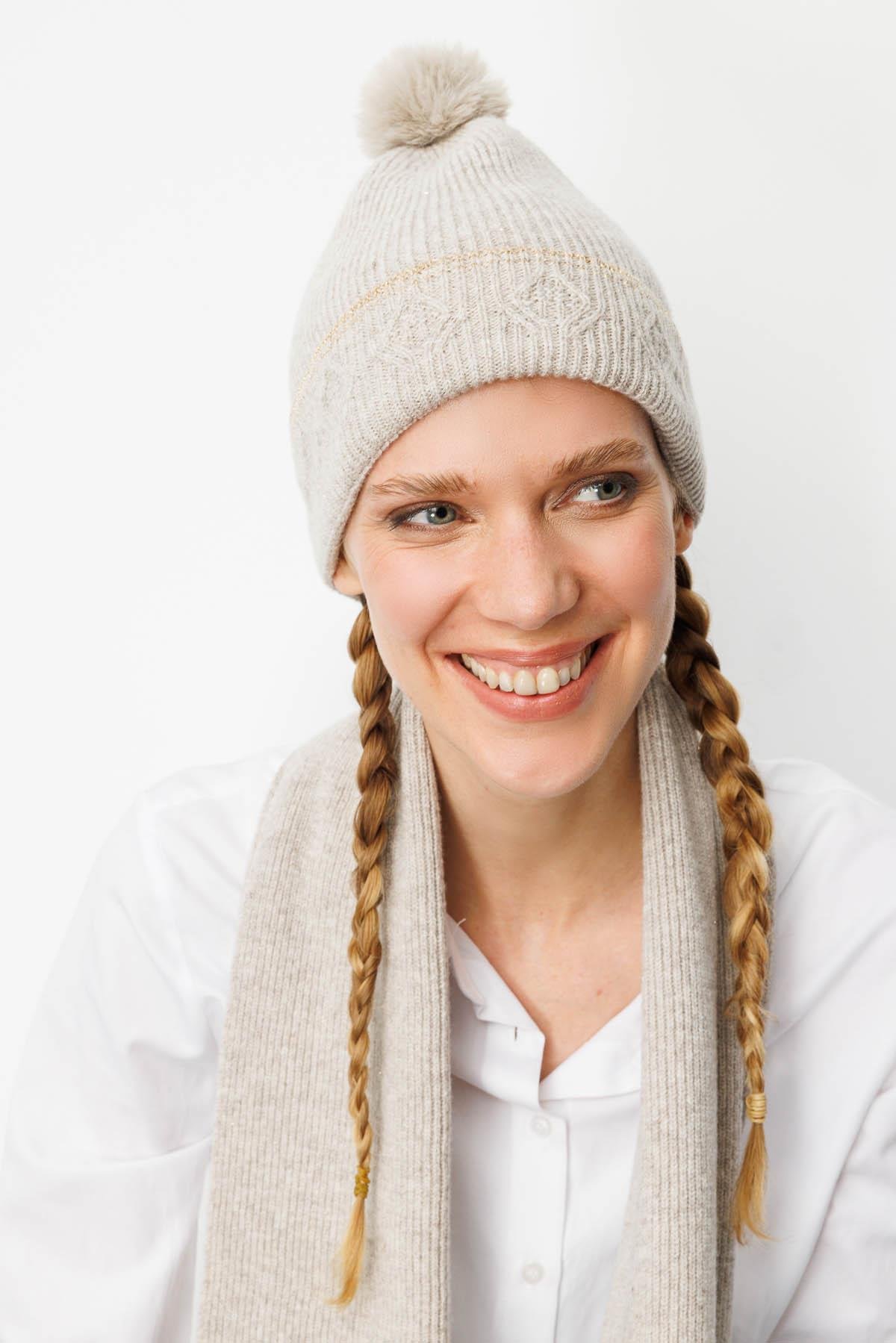 25072Kadın Simli Jakarlı Ponponlu Yün Şapka V.Bej